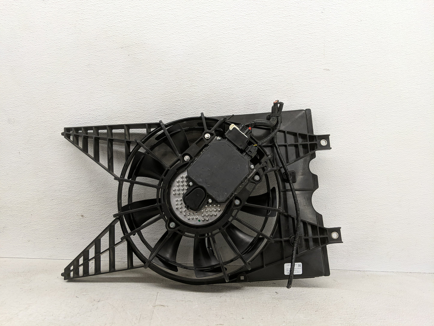 2014-2020 Nissan Rogue Electric Radiator Cooling Fan Motor Assembly P/N:38605-61B-A010-M2 Fits OEM Used Auto Parts - Oemused
