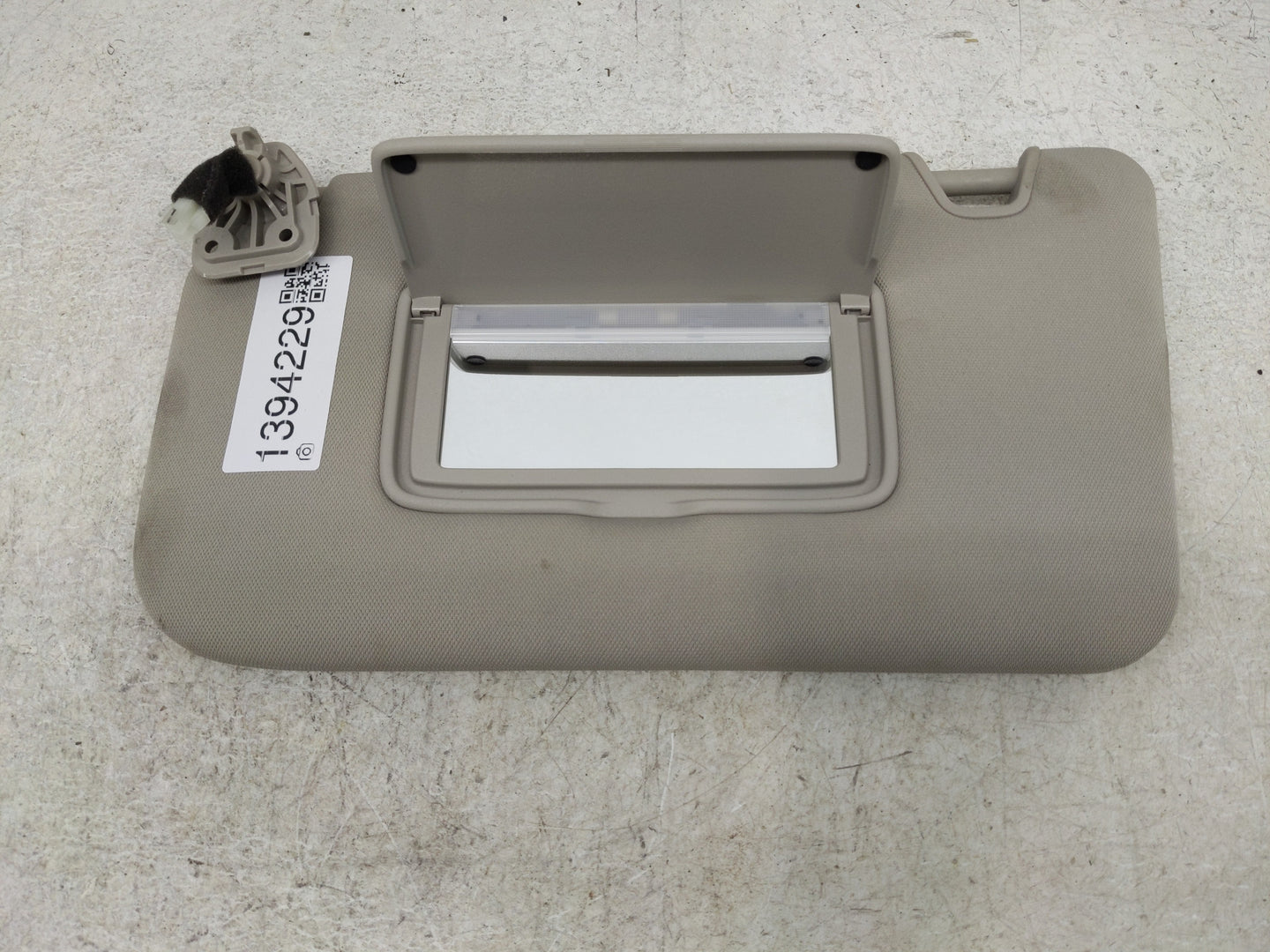 2018-2020 Nissan Rogue Sun Visor Shade Replacement Driver Left Mirror Fits Fits 2018 2019 2020 OEM Used Auto Parts - Oemused