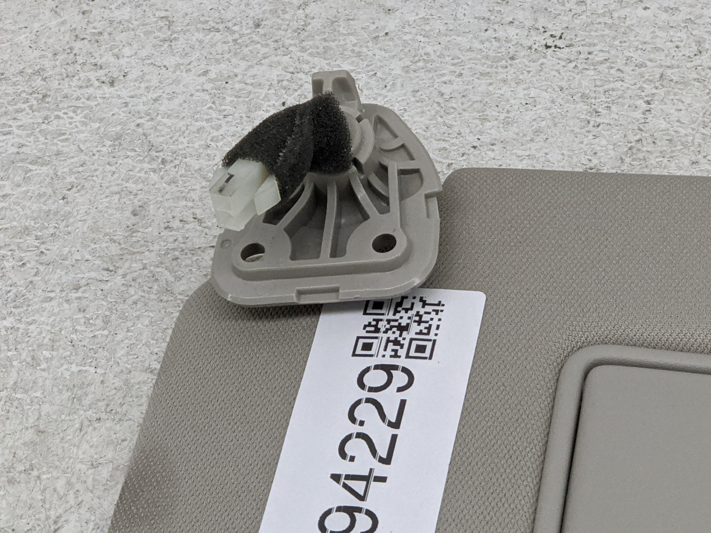 2018-2020 Nissan Rogue Sun Visor Shade Replacement Driver Left Mirror Fits Fits 2018 2019 2020 OEM Used Auto Parts - Oemused