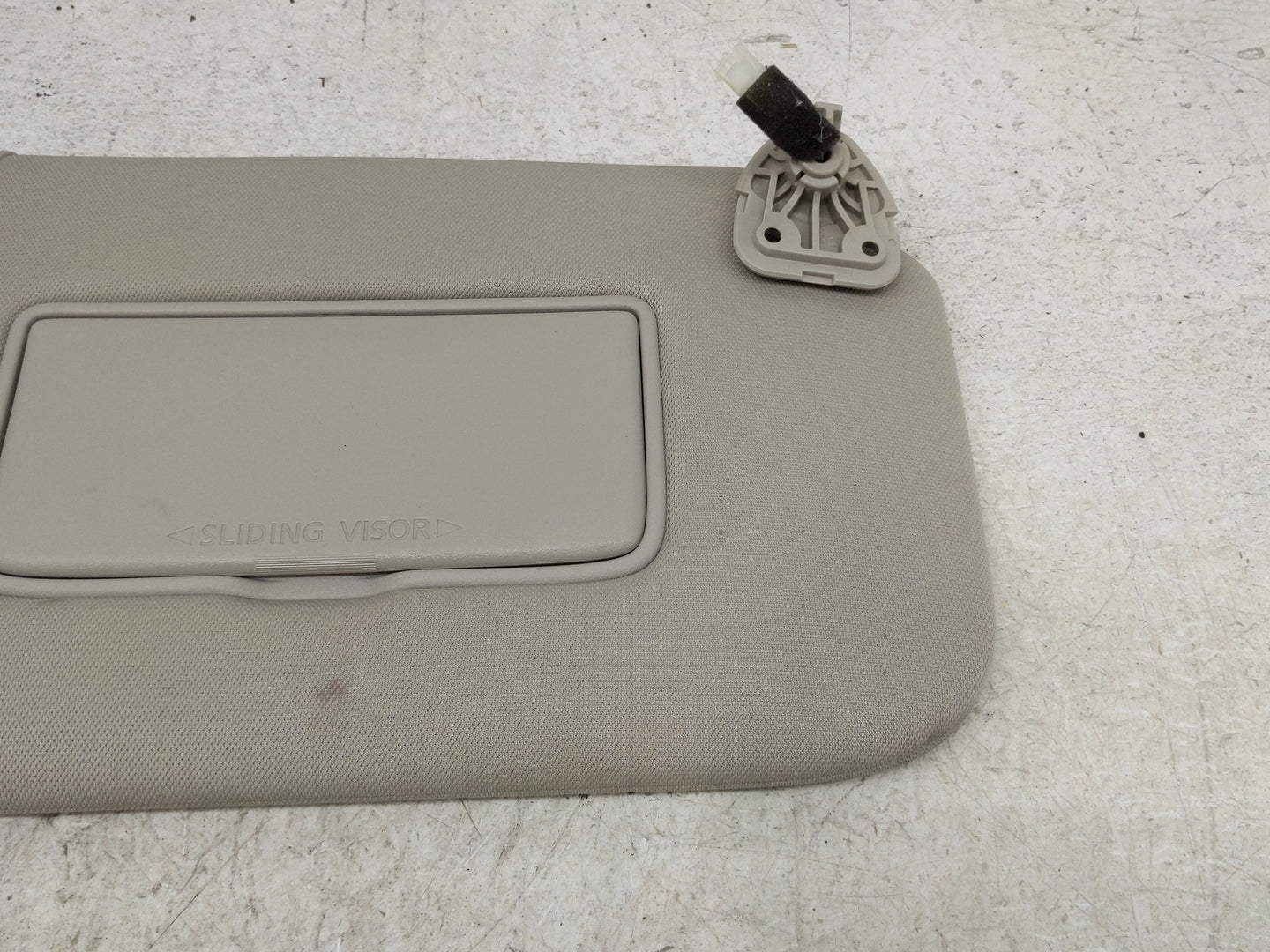 2018-2020 Nissan Rogue Sun Visor Shade Replacement Passenger Right Mirror Fits Fits 2018 2019 2020 OEM Used Auto Parts - Oem