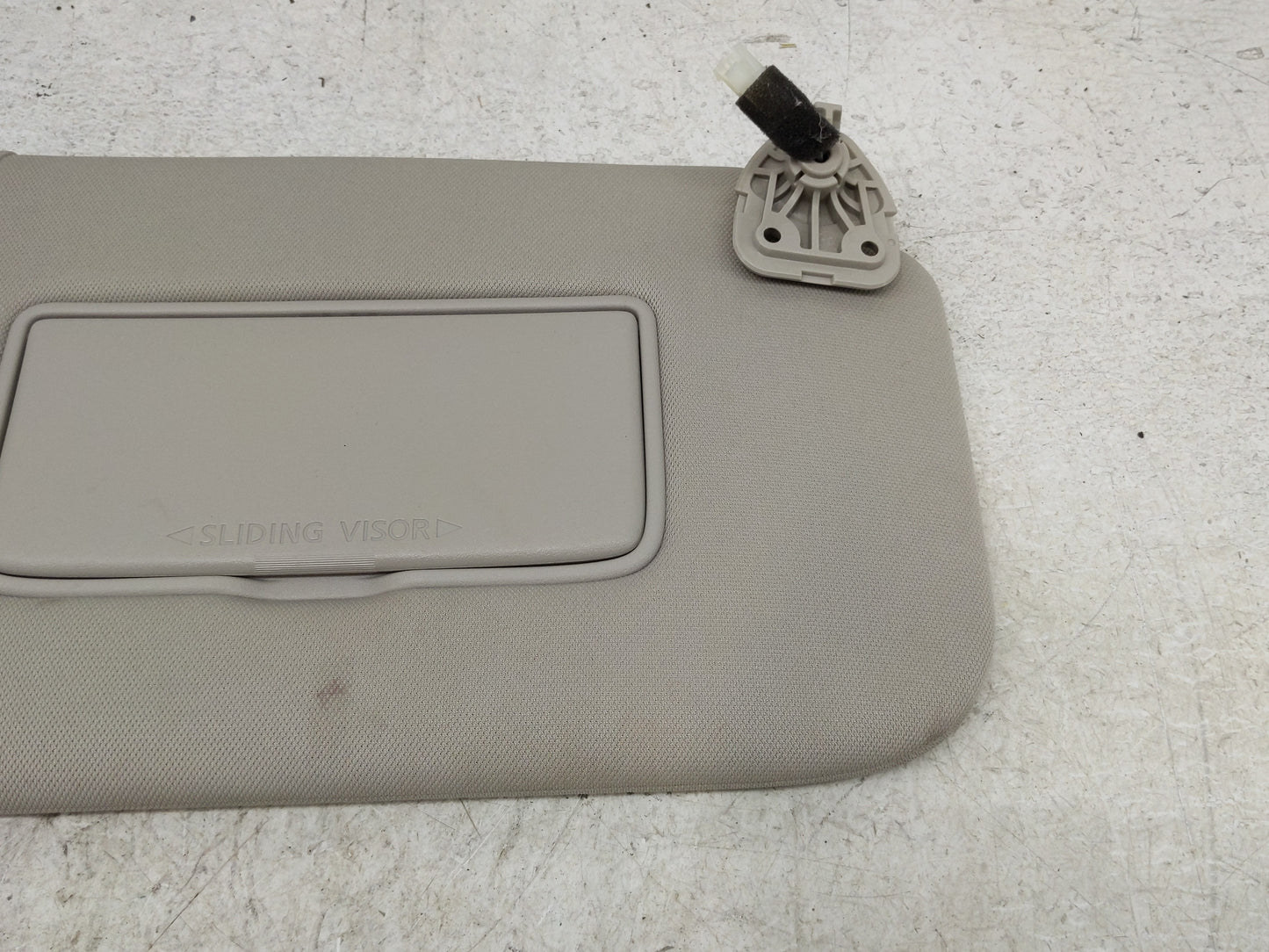 2018-2020 Nissan Rogue Sun Visor Shade Replacement Passenger Right Mirror Fits Fits 2018 2019 2020 OEM Used Auto Parts - Oem