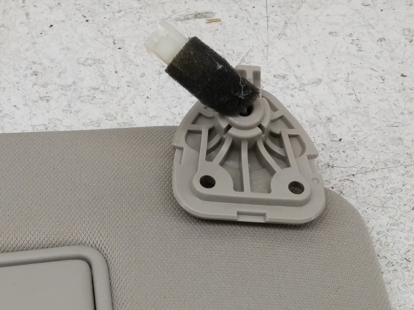 2018-2020 Nissan Rogue Sun Visor Shade Replacement Passenger Right Mirror Fits Fits 2018 2019 2020 OEM Used Auto Parts - Oem