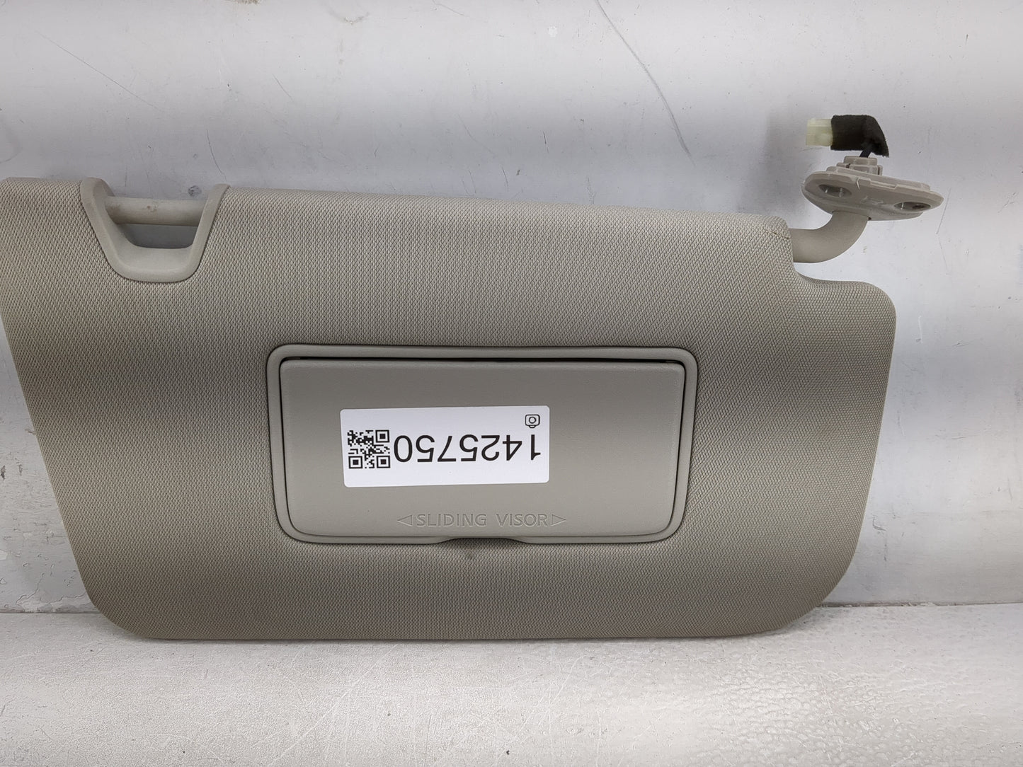 2018-2020 Nissan Rogue Sun Visor Shade Replacement Passenger Right Mirror Fits Fits 2018 2019 2020 OEM Used Auto Parts - Oem
