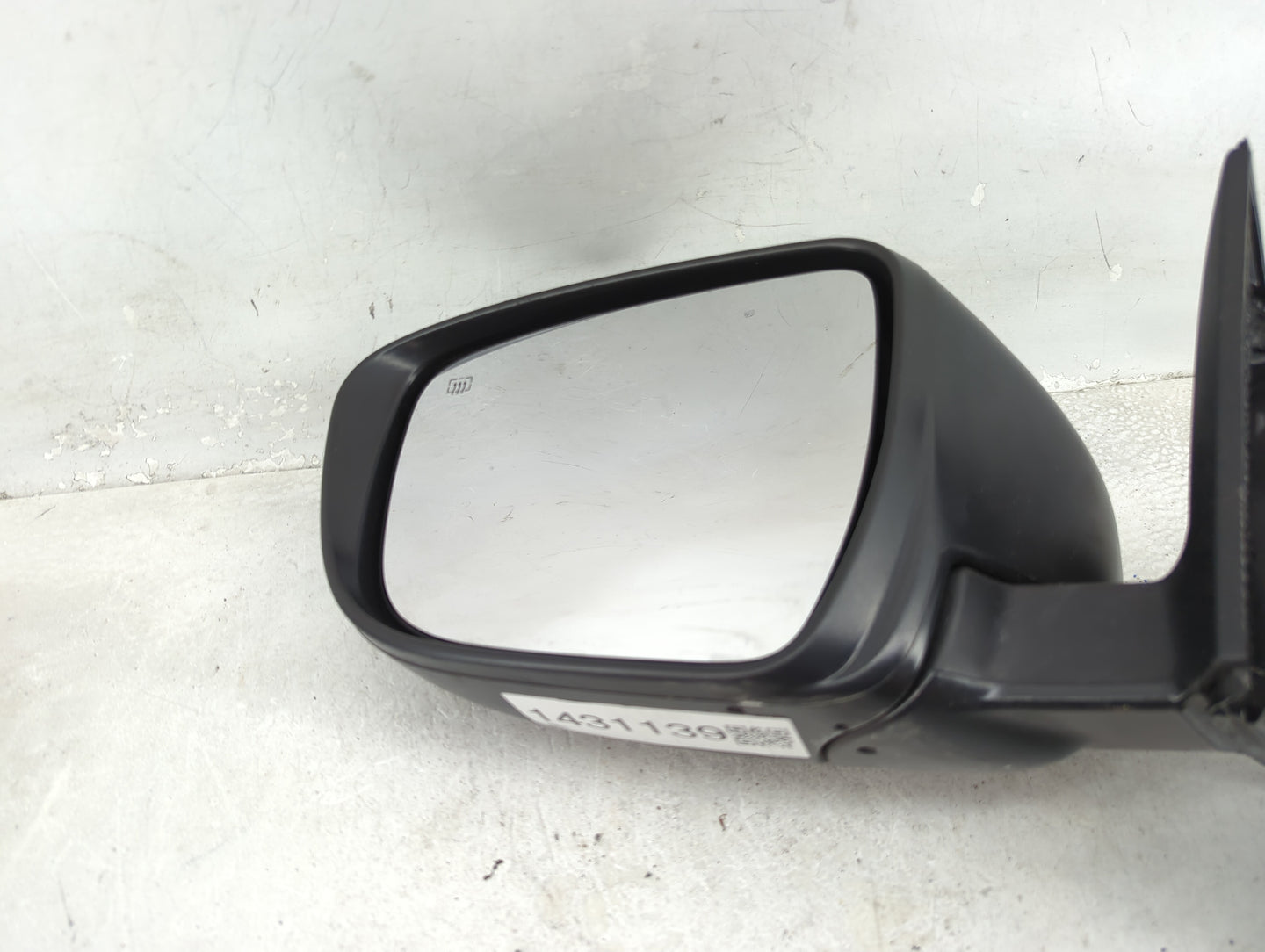 2017-2020 Nissan Rogue Driver Side View Mirror - Left Door Mirror OEM Used - Oemusedautoparts1.com