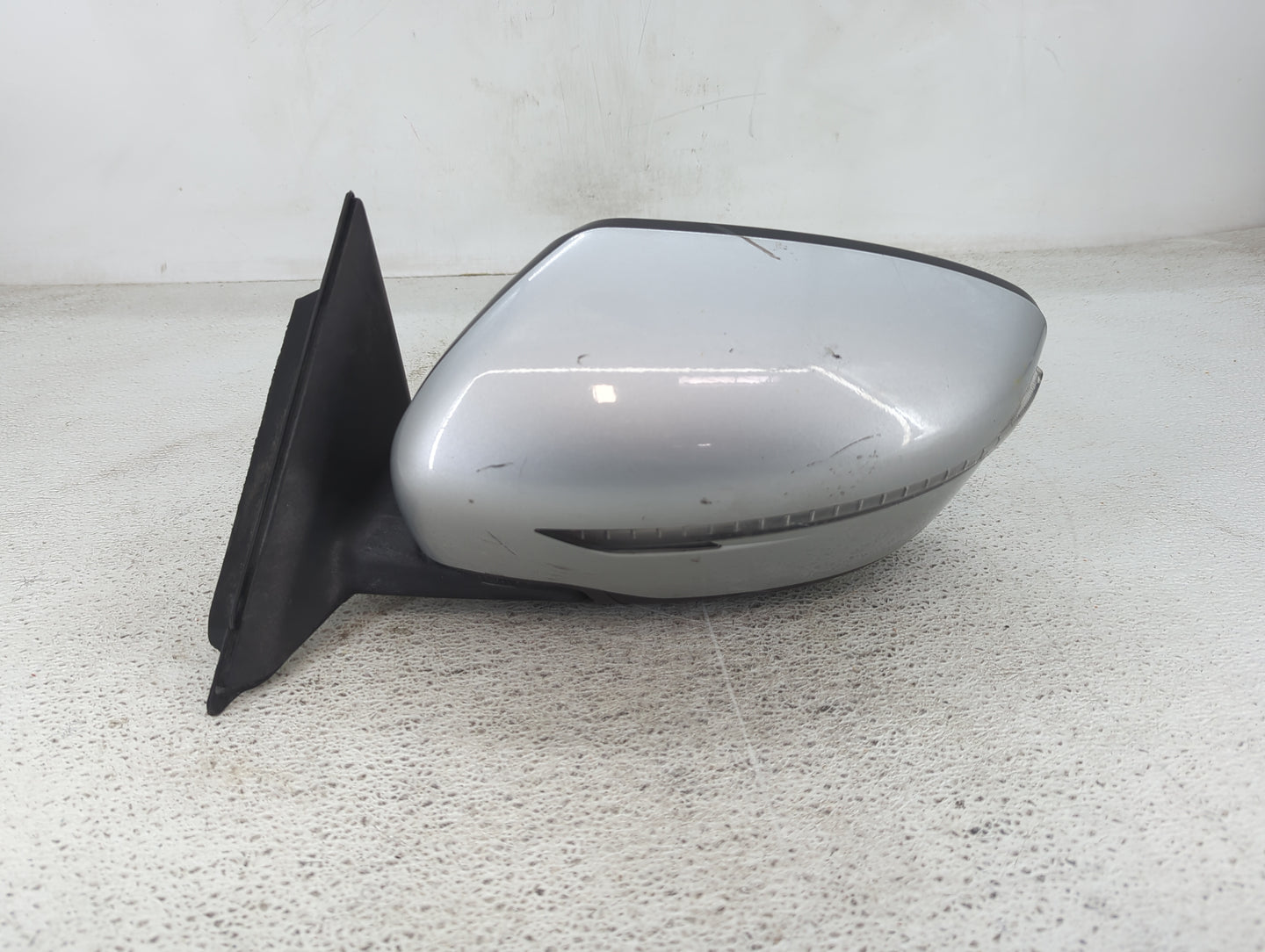 2017-2020 Nissan Rogue Driver Side View Mirror - Left Door Mirror OEM Used - Oemusedautoparts1.com