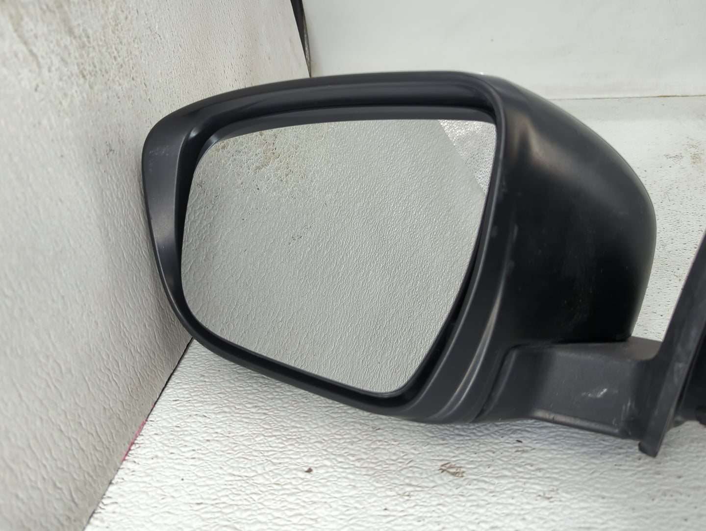 2017-2020 Nissan Rogue Driver Side View Mirror - Left Door Mirror OEM Used - Oemusedautoparts1.com