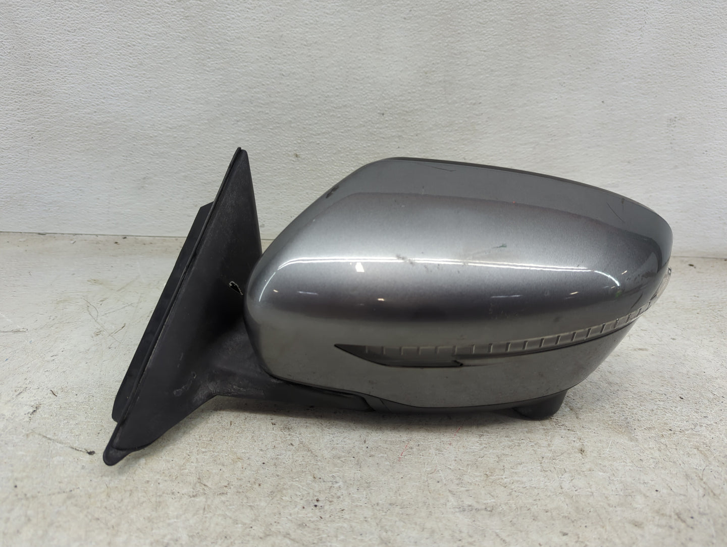 2017-2020 Nissan Rogue Driver Side View Mirror - Left Door Mirror OEM Used - Oemusedautoparts1.com