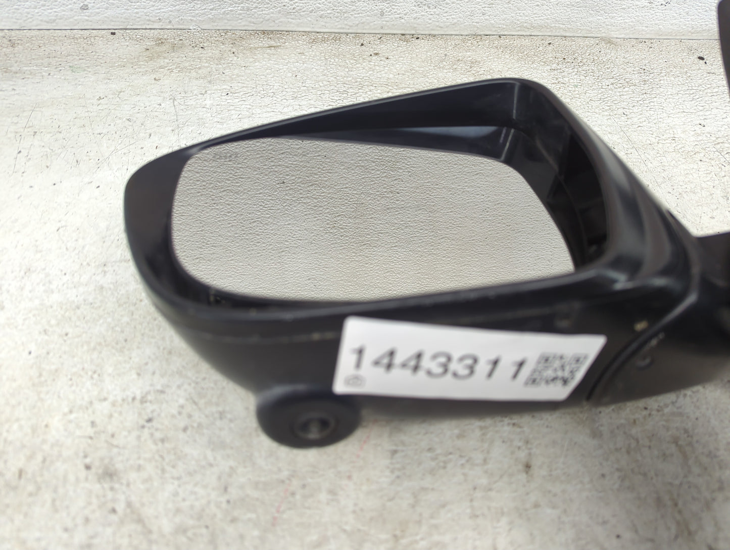 2017-2020 Nissan Rogue Driver Side View Mirror - Left Door Mirror OEM Used - Oemusedautoparts1.com