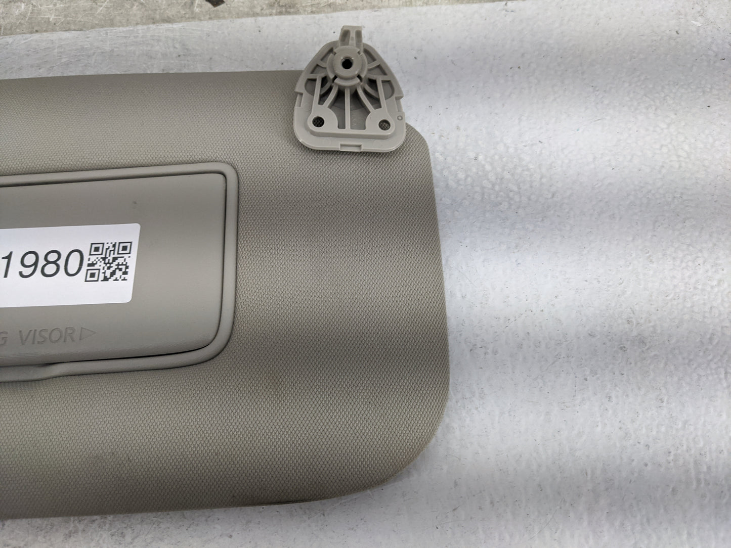 2018-2020 Nissan Rogue Sun Visor Shade Replacement Passenger Right Mirror Fits Fits 2018 2019 2020 OEM Used Auto Parts - Oem