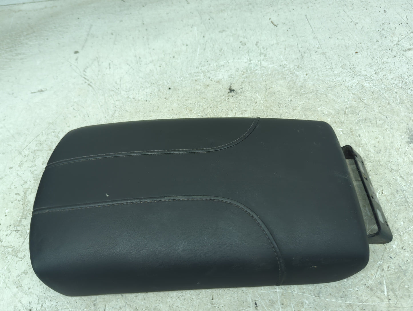 2019 Nissan Rogue Center Console Armrest Cover Lid Fits OEM Used Auto Parts - Oemusedautoparts1.com