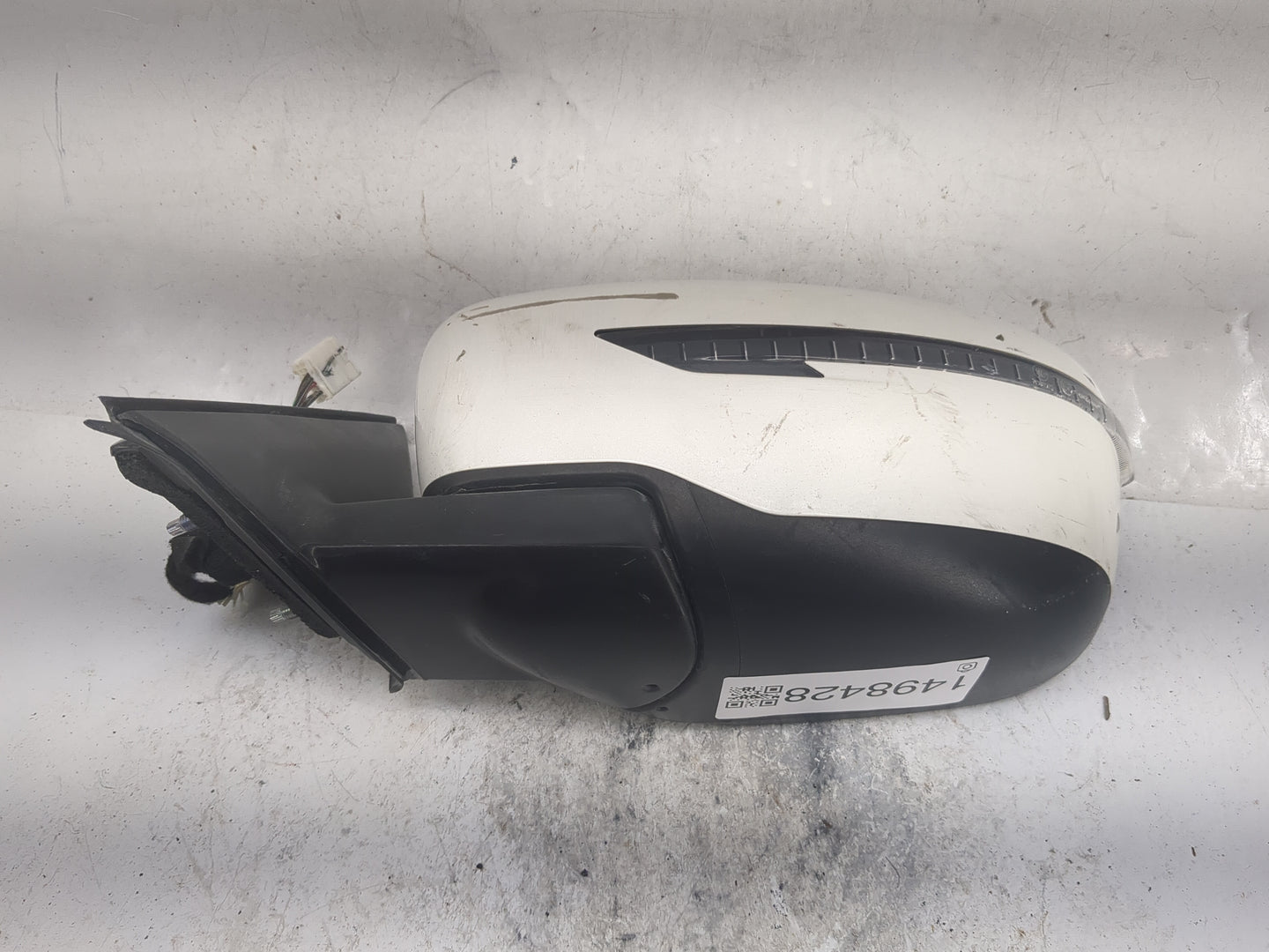 2017-2020 Nissan Rogue Driver Side View Mirror - Left Door Mirror OEM Used - Oemusedautoparts1.com