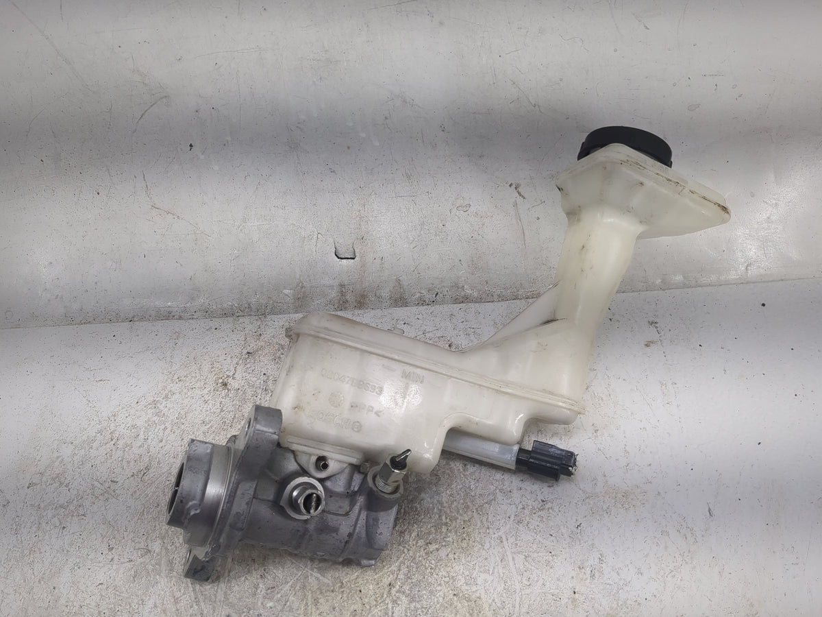 2014-2020 Nissan Rogue Brake Master Cylinder 1499018 - Oemusedautoparts1.com