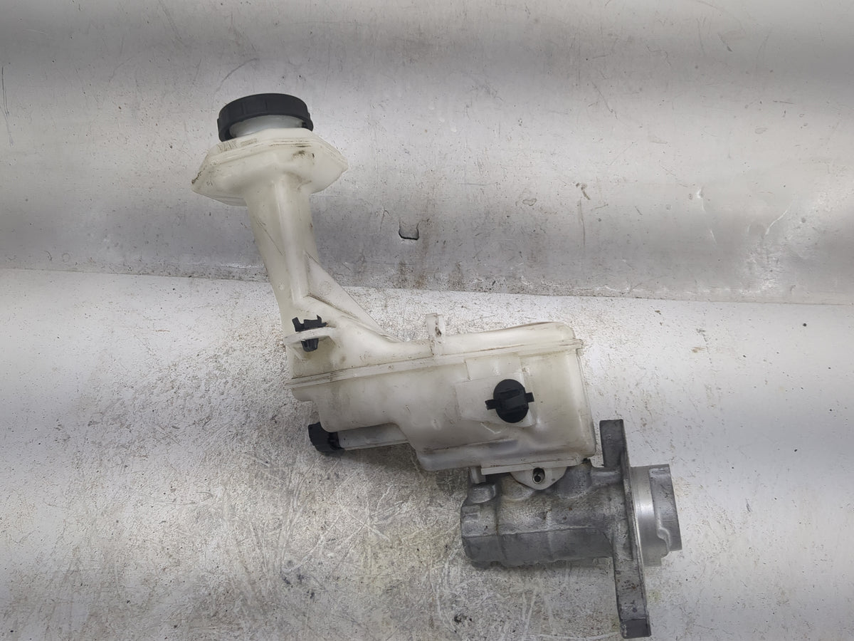 2014-2020 Nissan Rogue Brake Master Cylinder 1499018 - Oemusedautoparts1.com