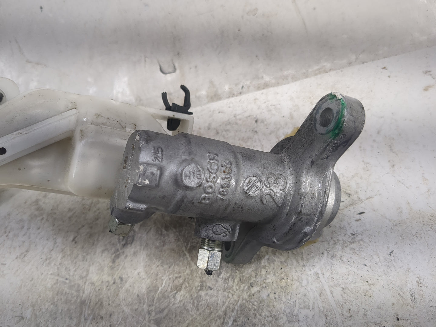 2014-2020 Nissan Rogue Brake Master Cylinder 1499018 - Oemusedautoparts1.com