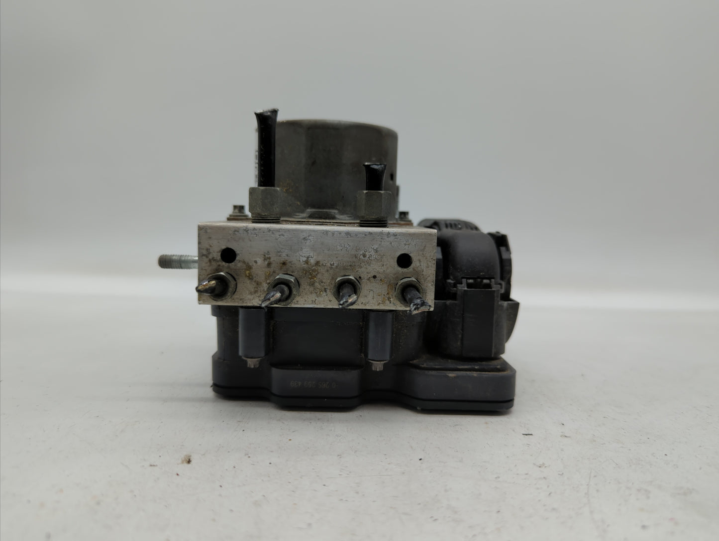2018-2019 Nissan Rogue ABS Pump Control Module Replacement P/N:47660 9TF2A 47660 9TG2A Fits Fits 2018 2019 OEM Used Auto Par