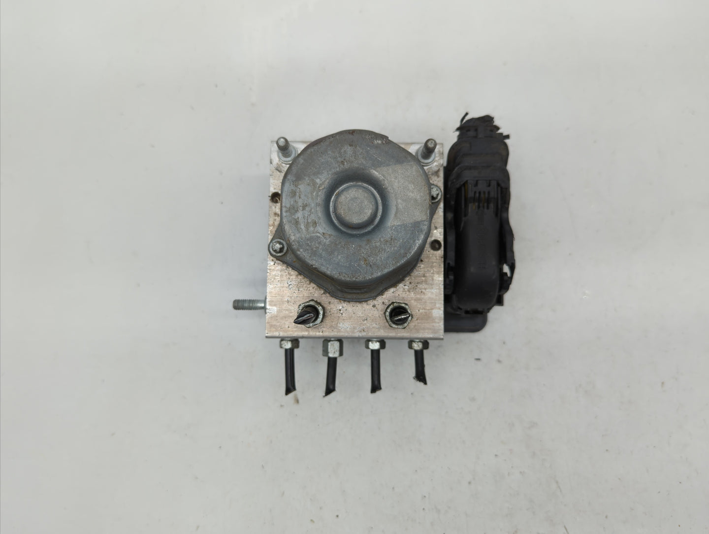 2018-2019 Nissan Rogue ABS Pump Control Module Replacement P/N:47660 9TF2A 47660 9TG2A Fits Fits 2018 2019 OEM Used Auto Par