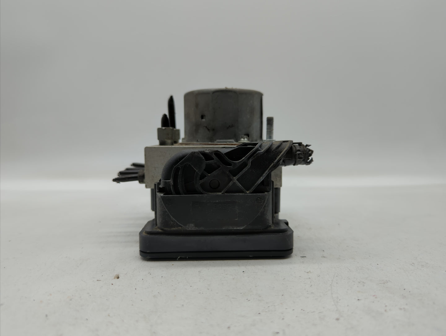 2018-2019 Nissan Rogue ABS Pump Control Module Replacement P/N:47660 9TF2A 47660 9TG2A Fits Fits 2018 2019 OEM Used Auto Par