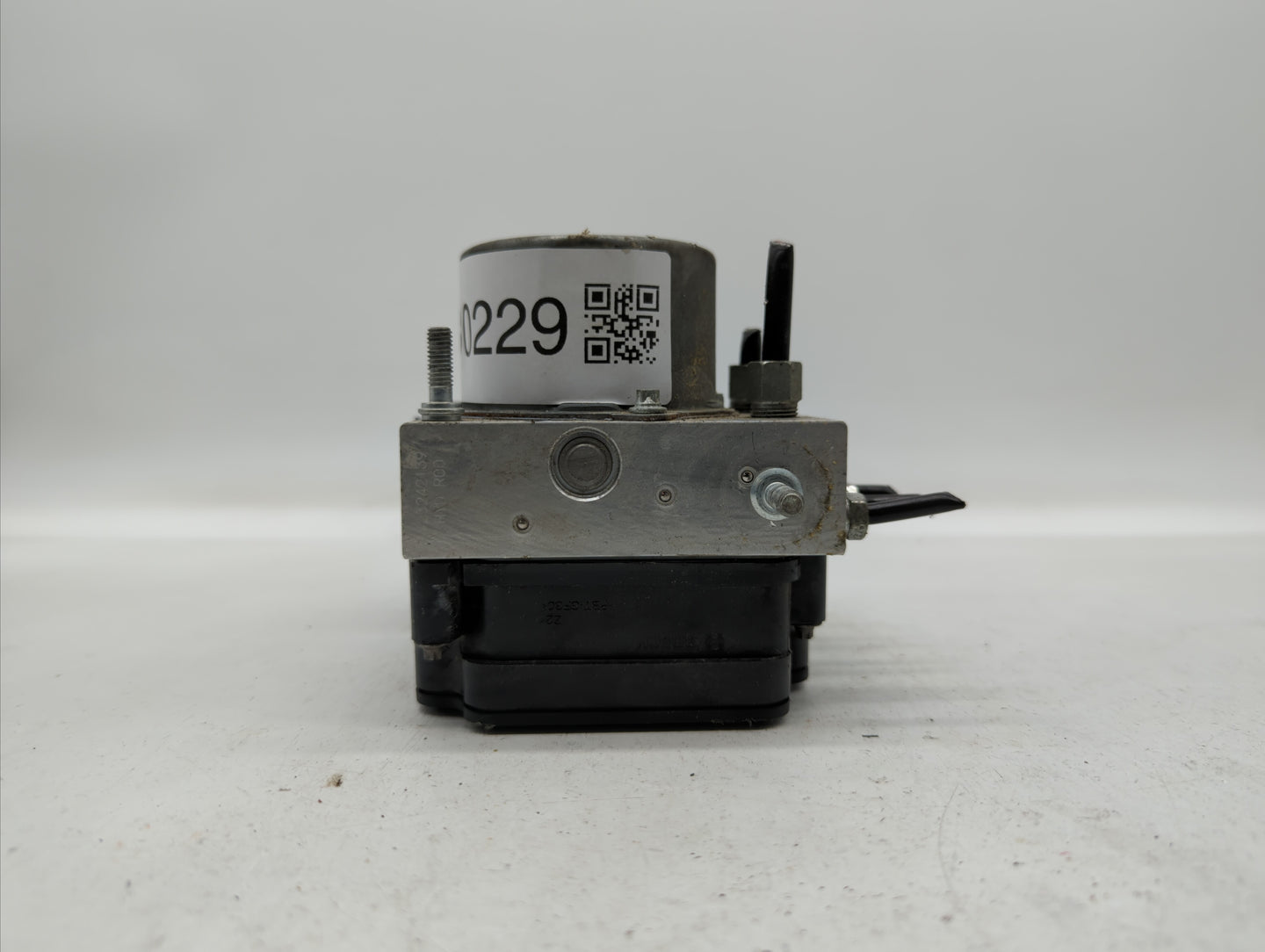 2018-2019 Nissan Rogue ABS Pump Control Module Replacement P/N:47660 9TF2A 47660 9TG2A Fits Fits 2018 2019 OEM Used Auto Par