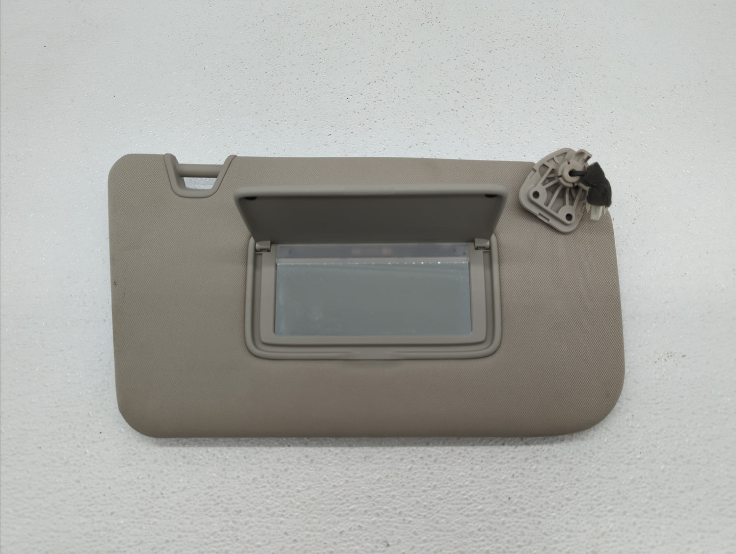 2018-2019 Nissan Rogue Sun Visor Shade Replacement Passenger Right Mirror Fits Fits 2018 2019 OEM Used Auto Parts - Oemuseda