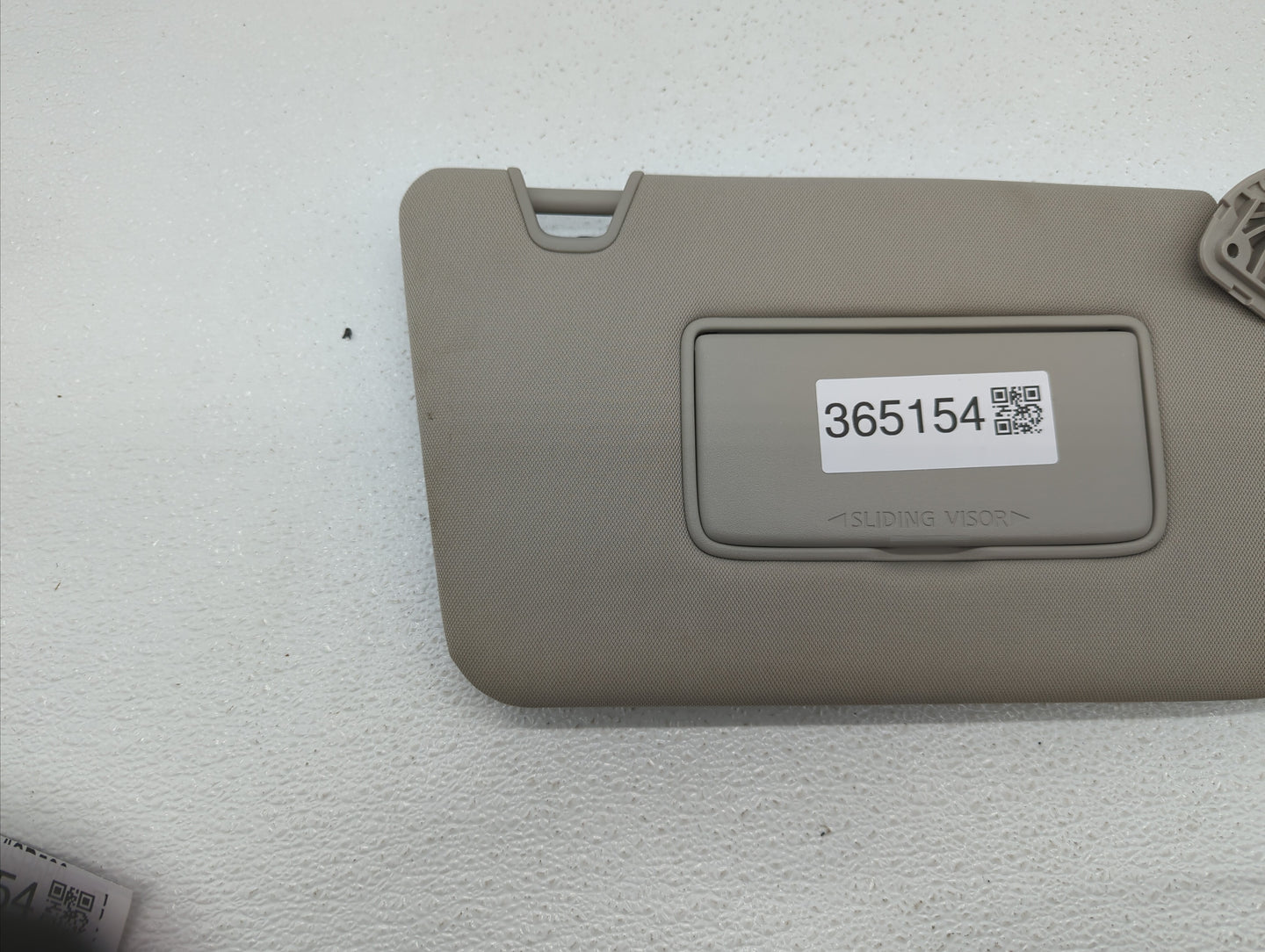 2018-2019 Nissan Rogue Sun Visor Shade Replacement Passenger Right Mirror Fits Fits 2018 2019 OEM Used Auto Parts - Oemuseda
