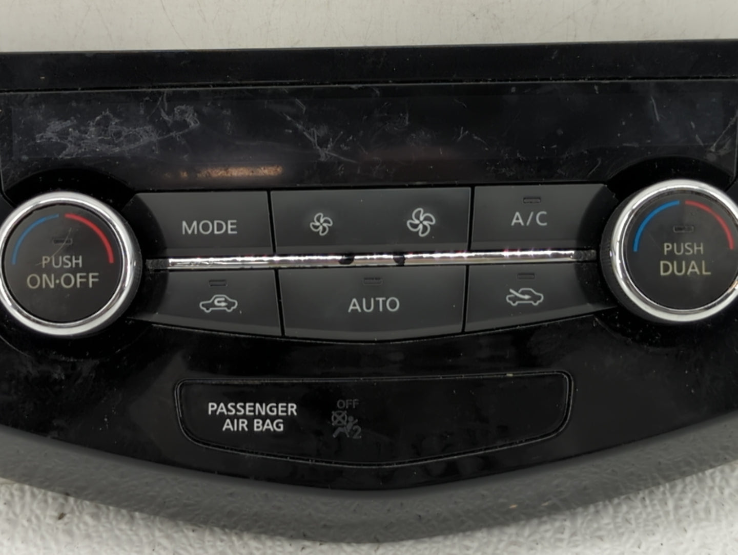 2017-2020 Nissan Rogue Climate Control Module Temperature AC/Heater Replacement Fits Fits 2017 2018 2019 2020 OEM Used Auto 
