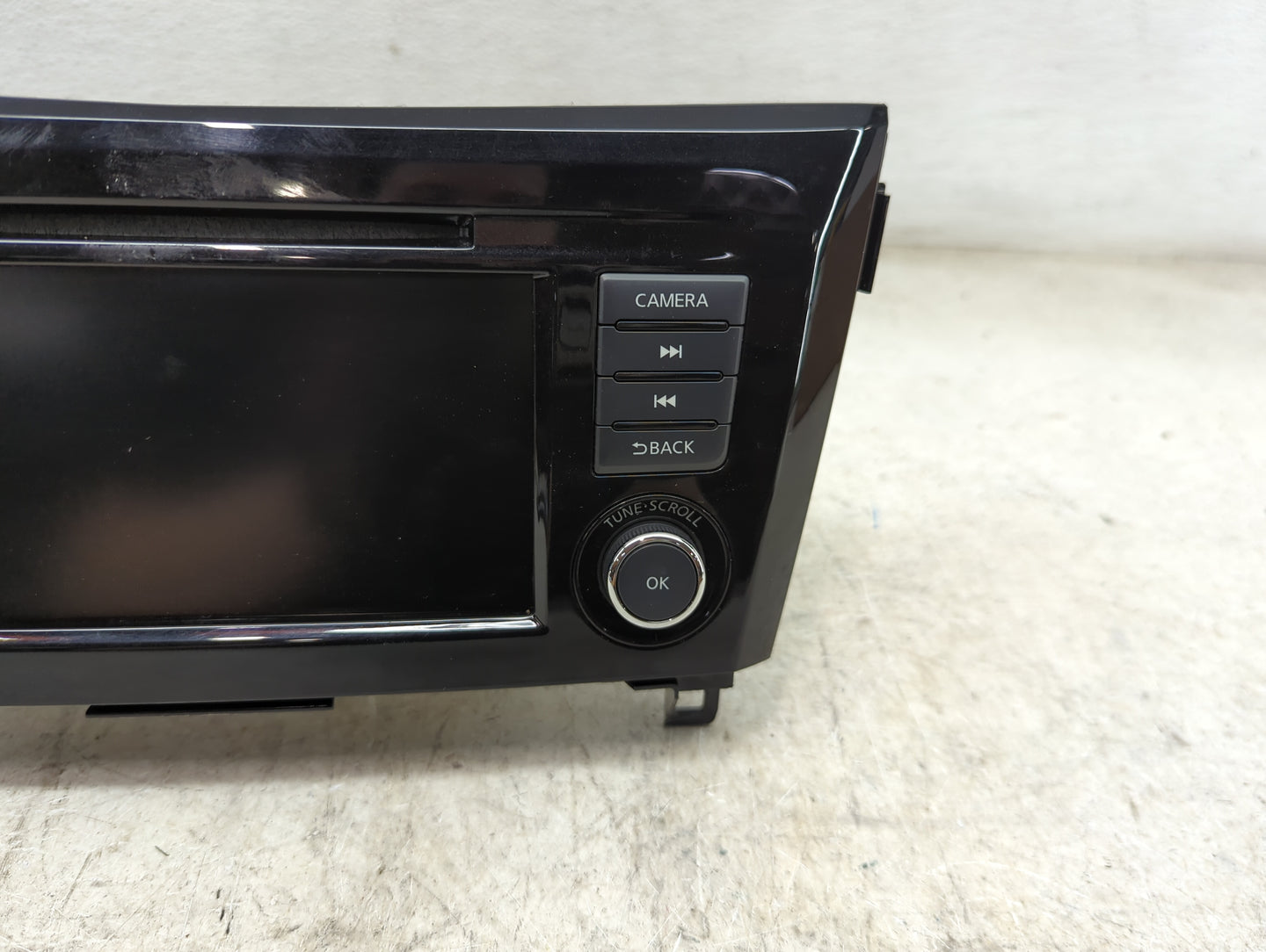 2019 Nissan Rogue Radio AM FM Cd Player Receiver Replacement P/N:2591A8FM0B AIVIP32R0, YBN-AIVIP32R0, TT3350 Fits OEM Used A