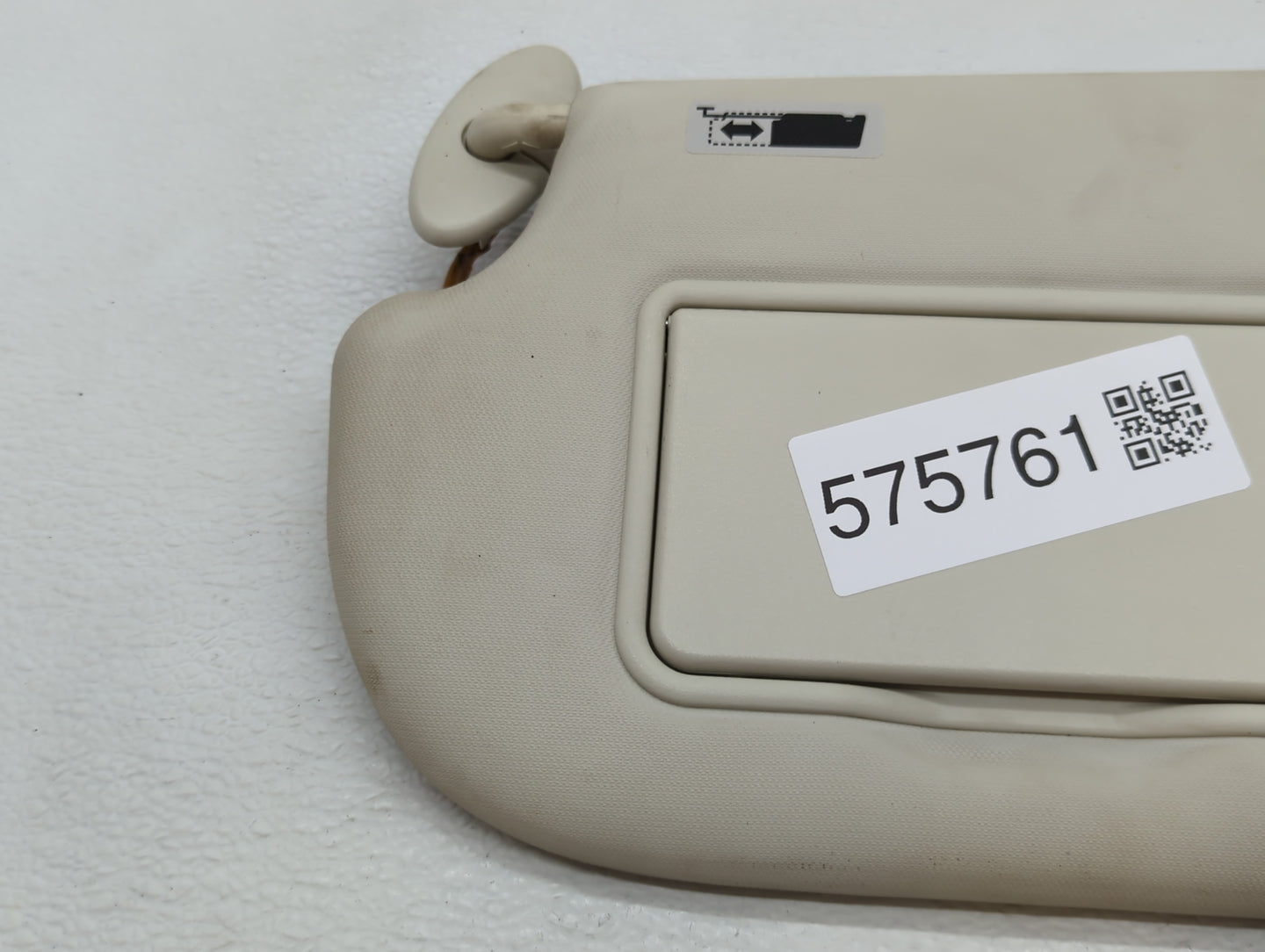 2018-2020 Nissan Rogue Sun Visor Shade Replacement Driver Left Mirror Fits Fits 2018 2019 2020 OEM Used Auto Parts - Oemused