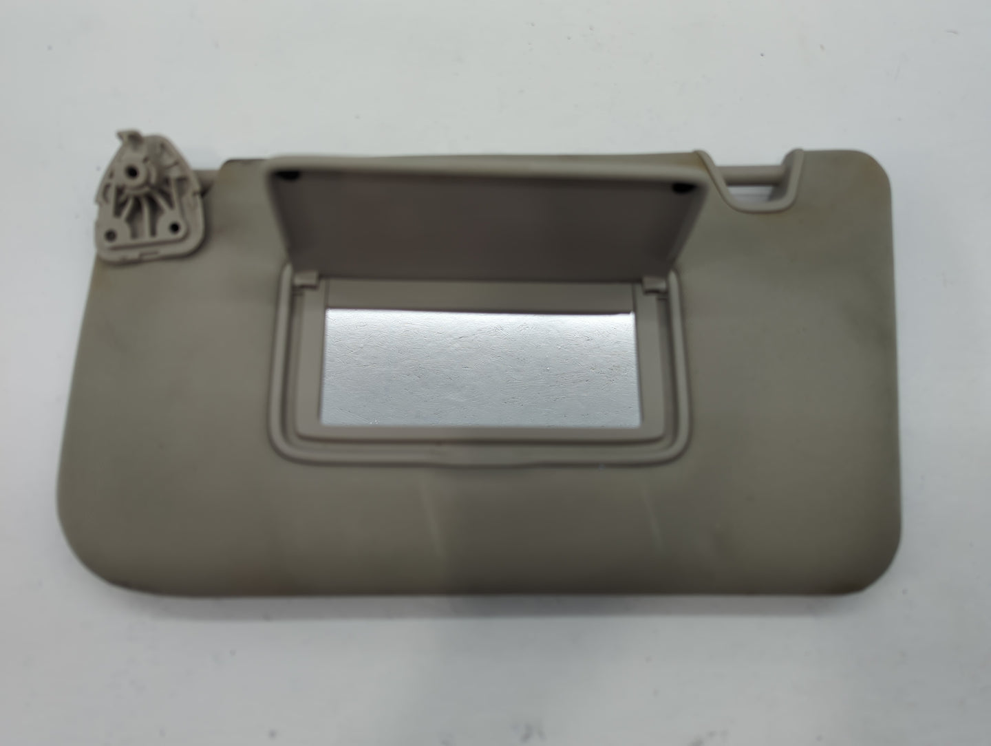 2018-2020 Nissan Rogue Sun Visor Shade Replacement Passenger Right Mirror Fits Fits 2018 2019 2020 OEM Used Auto Parts - Oem