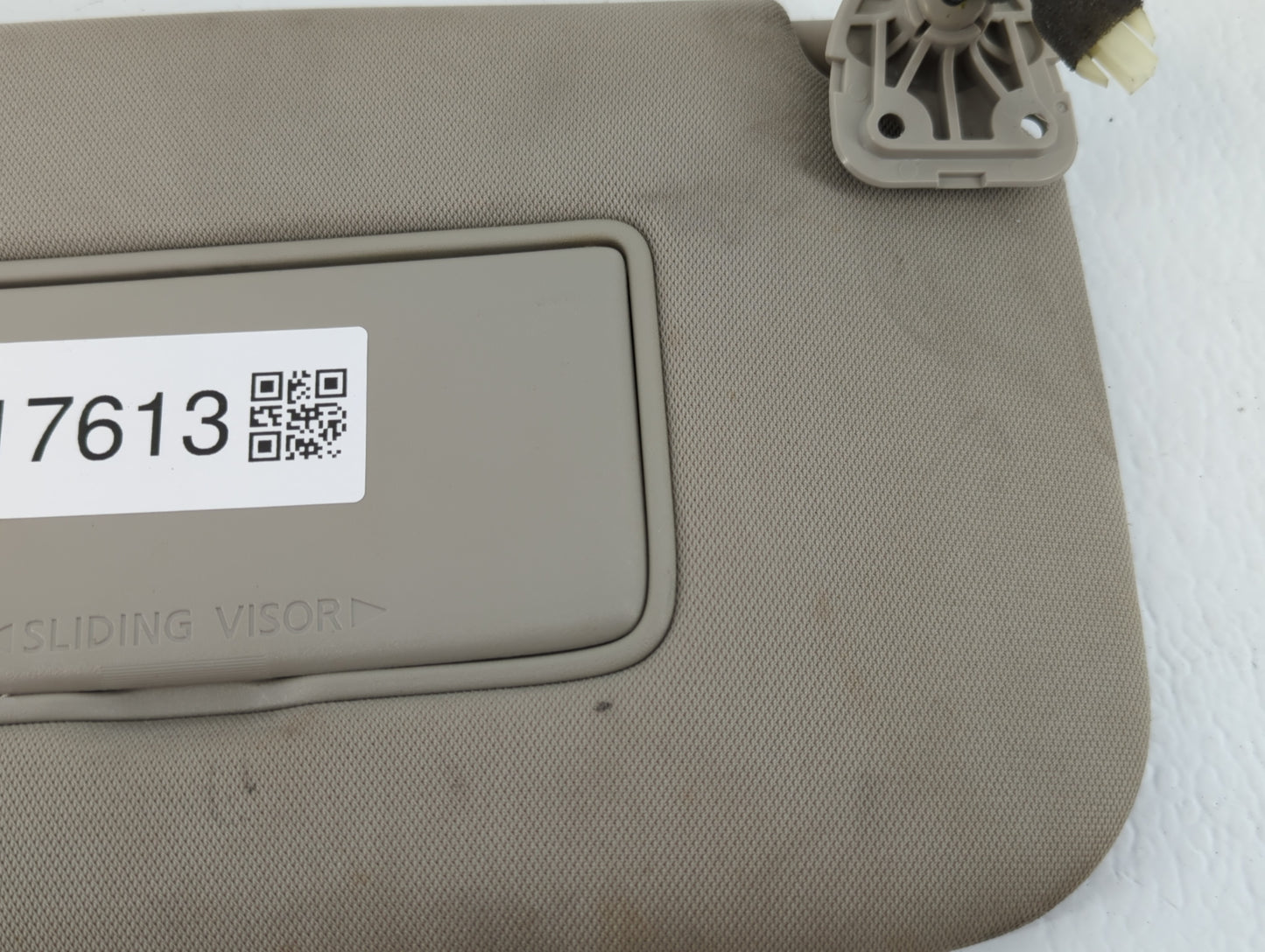 2018-2020 Nissan Rogue Sun Visor Shade Replacement Passenger Right Mirror Fits Fits 2018 2019 2020 OEM Used Auto Parts - Oem