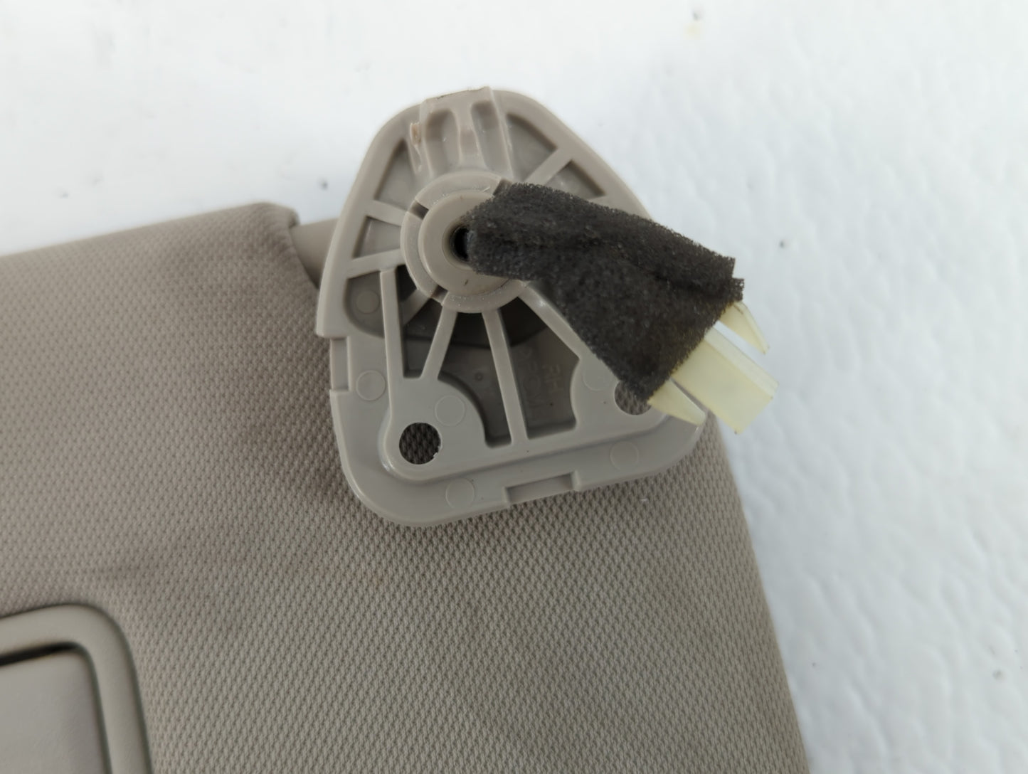 2018-2020 Nissan Rogue Sun Visor Shade Replacement Passenger Right Mirror Fits Fits 2018 2019 2020 OEM Used Auto Parts - Oem