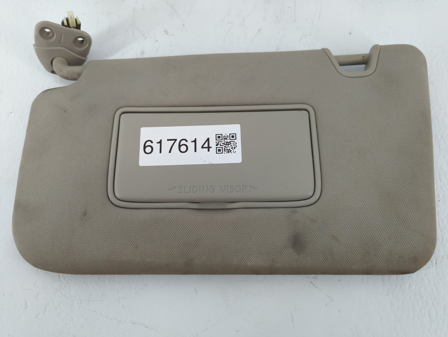 2018-2020 Nissan Rogue Sun Visor Shade Replacement Passenger Right Mirror Fits Fits 2018 2019 2020 OEM Used Auto Parts - Oem