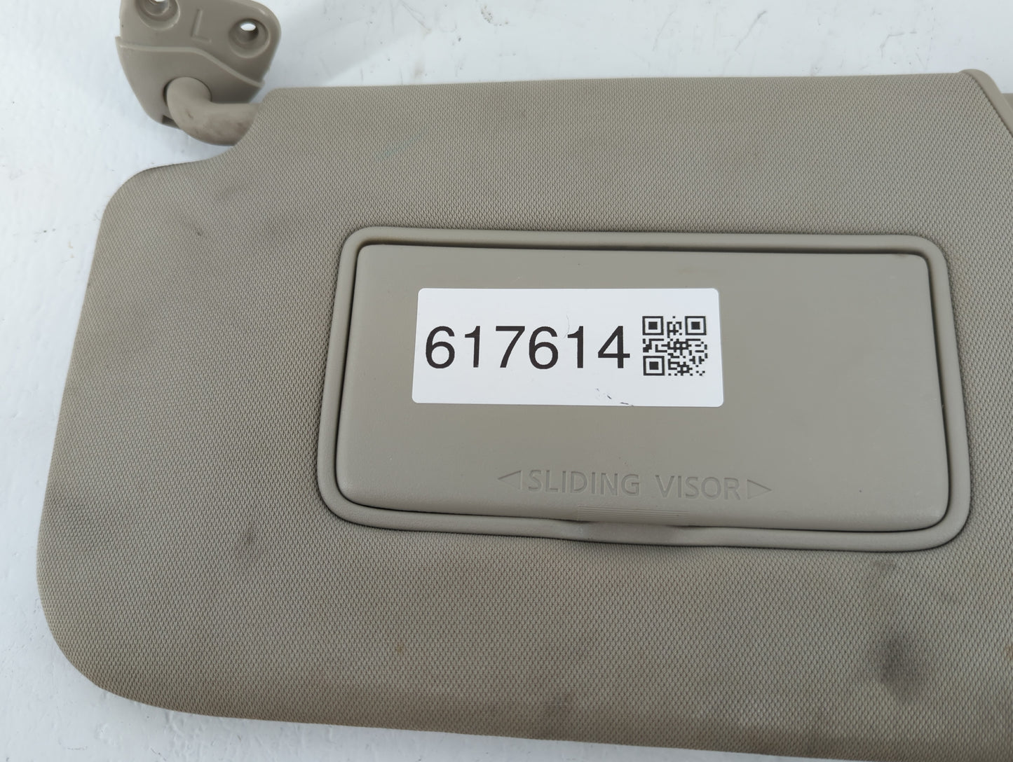 2018-2020 Nissan Rogue Sun Visor Shade Replacement Passenger Right Mirror Fits Fits 2018 2019 2020 OEM Used Auto Parts - Oem