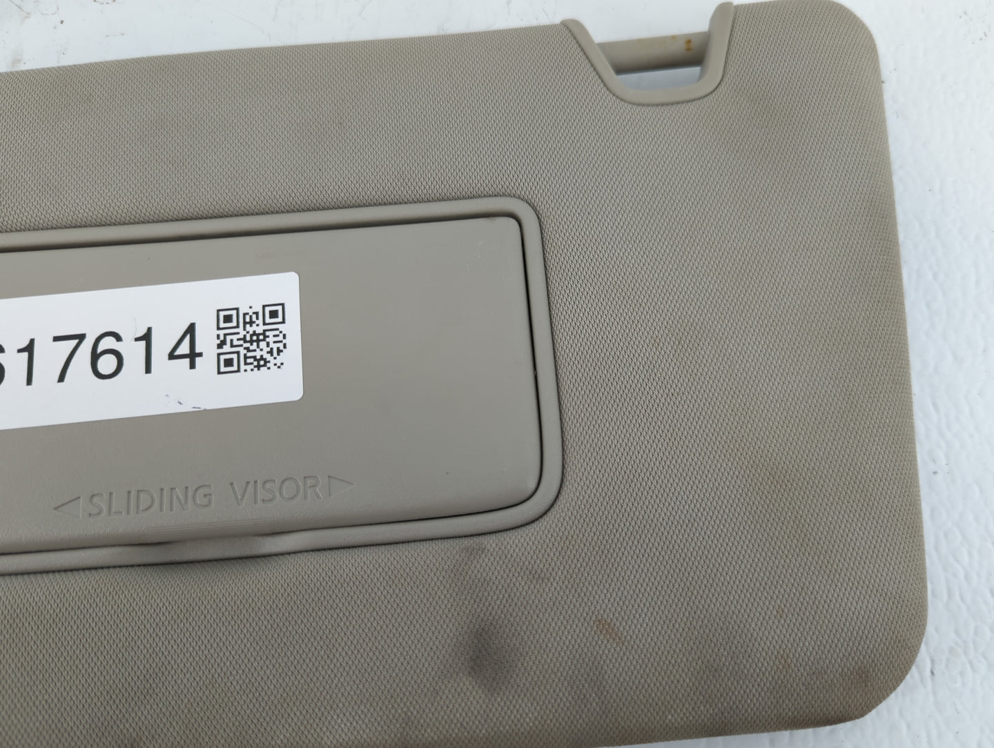 2018-2020 Nissan Rogue Sun Visor Shade Replacement Passenger Right Mirror Fits Fits 2018 2019 2020 OEM Used Auto Parts - Oem