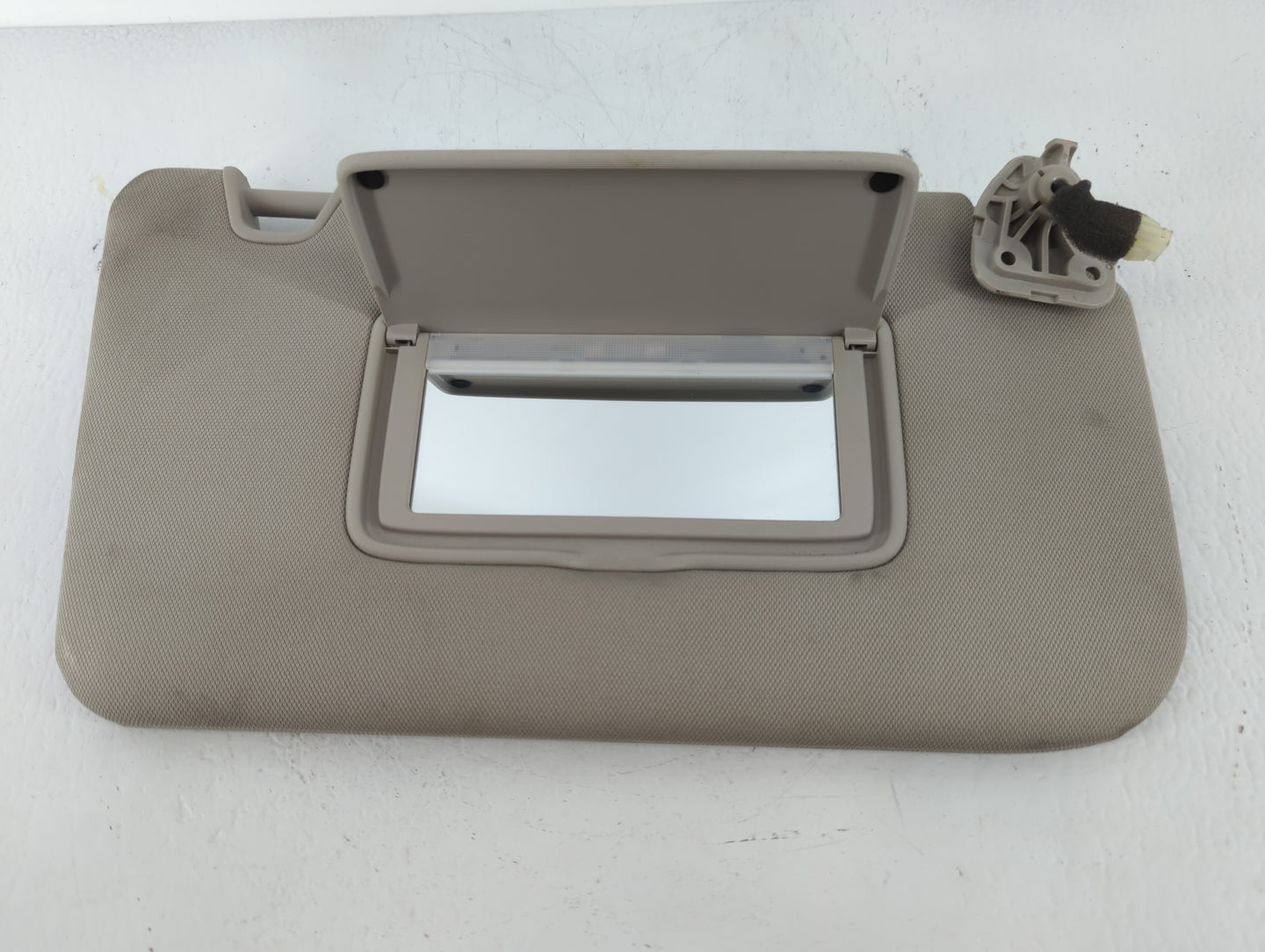 2018-2020 Nissan Rogue Sun Visor Shade Replacement Passenger Right Mirror Fits Fits 2018 2019 2020 OEM Used Auto Parts - Oem