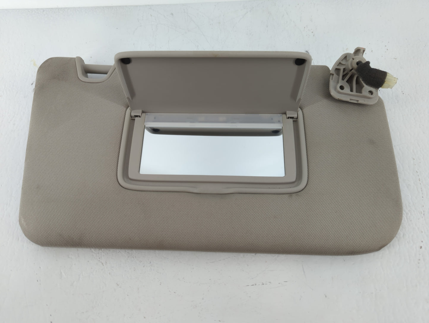 2018-2020 Nissan Rogue Sun Visor Shade Replacement Passenger Right Mirror Fits Fits 2018 2019 2020 OEM Used Auto Parts - Oem