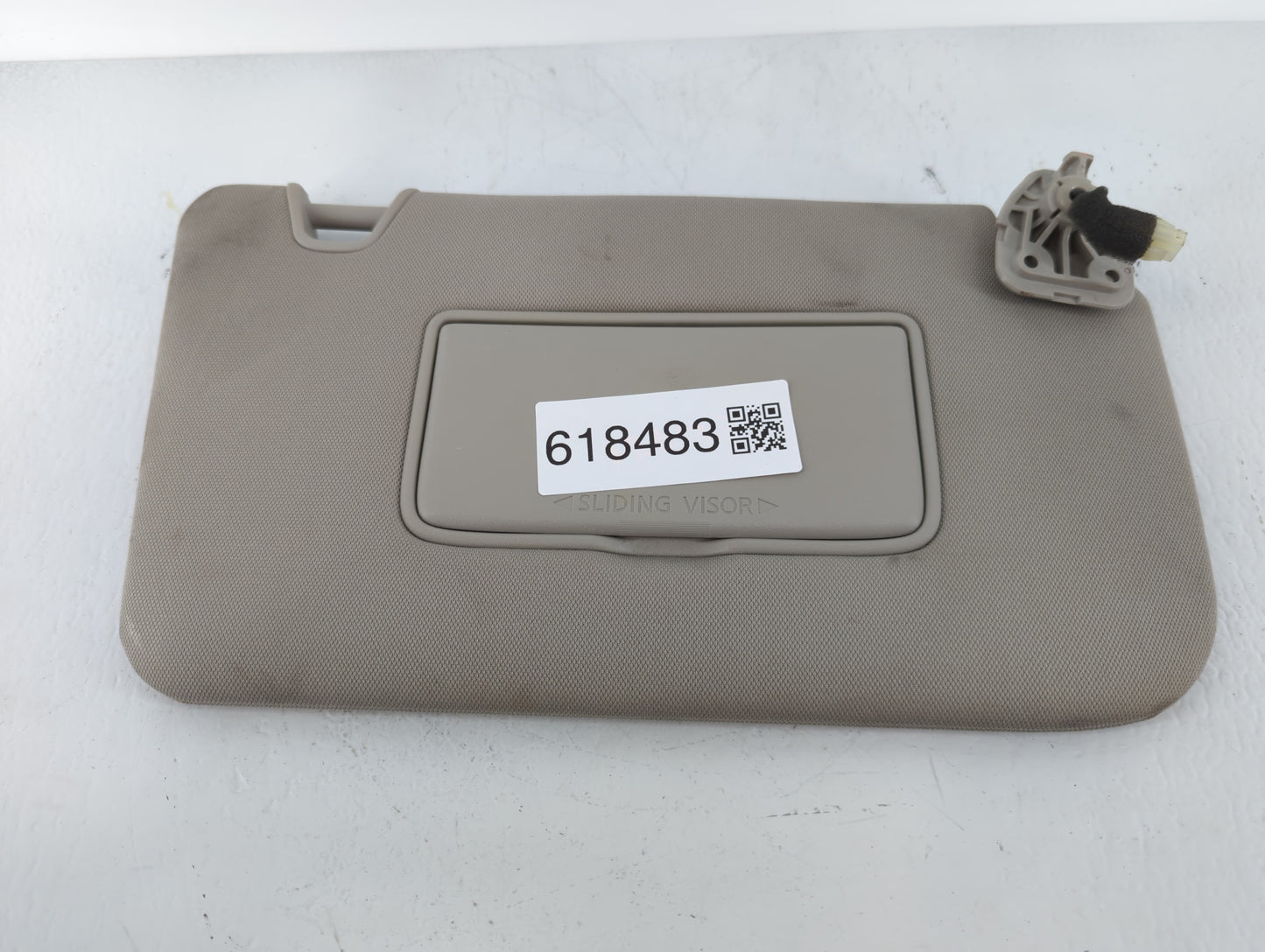 2018-2020 Nissan Rogue Sun Visor Shade Replacement Passenger Right Mirror Fits Fits 2018 2019 2020 OEM Used Auto Parts - Oem