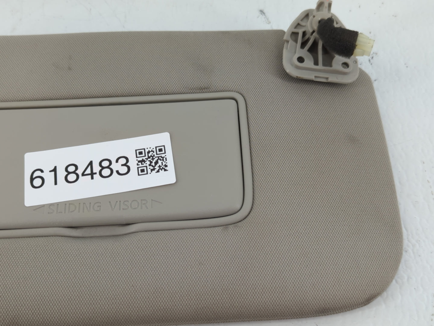 2018-2020 Nissan Rogue Sun Visor Shade Replacement Passenger Right Mirror Fits Fits 2018 2019 2020 OEM Used Auto Parts - Oem