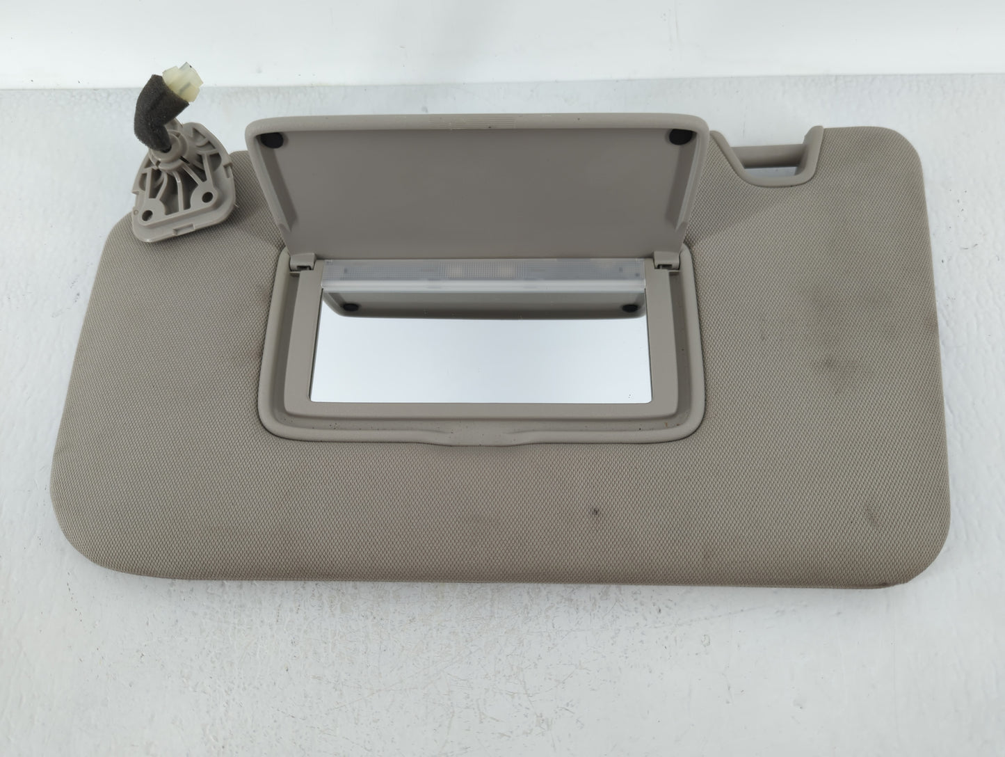 2018-2020 Nissan Rogue Sun Visor Shade Replacement Driver Left Mirror Fits Fits 2018 2019 2020 OEM Used Auto Parts - Oemused