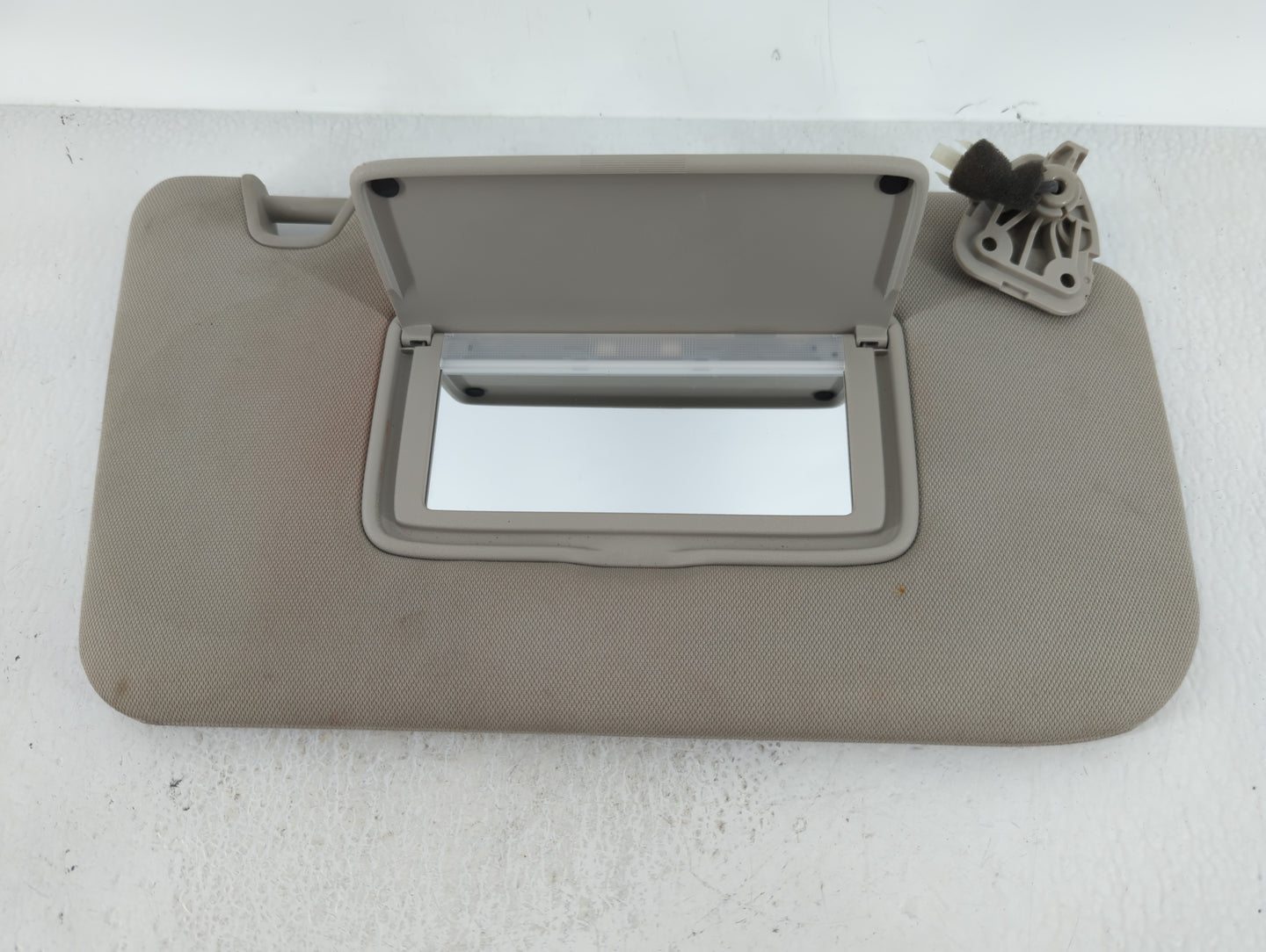 2018-2020 Nissan Rogue Sun Visor Shade Replacement Passenger Right Mirror Fits Fits 2018 2019 2020 OEM Used Auto Parts - Oem