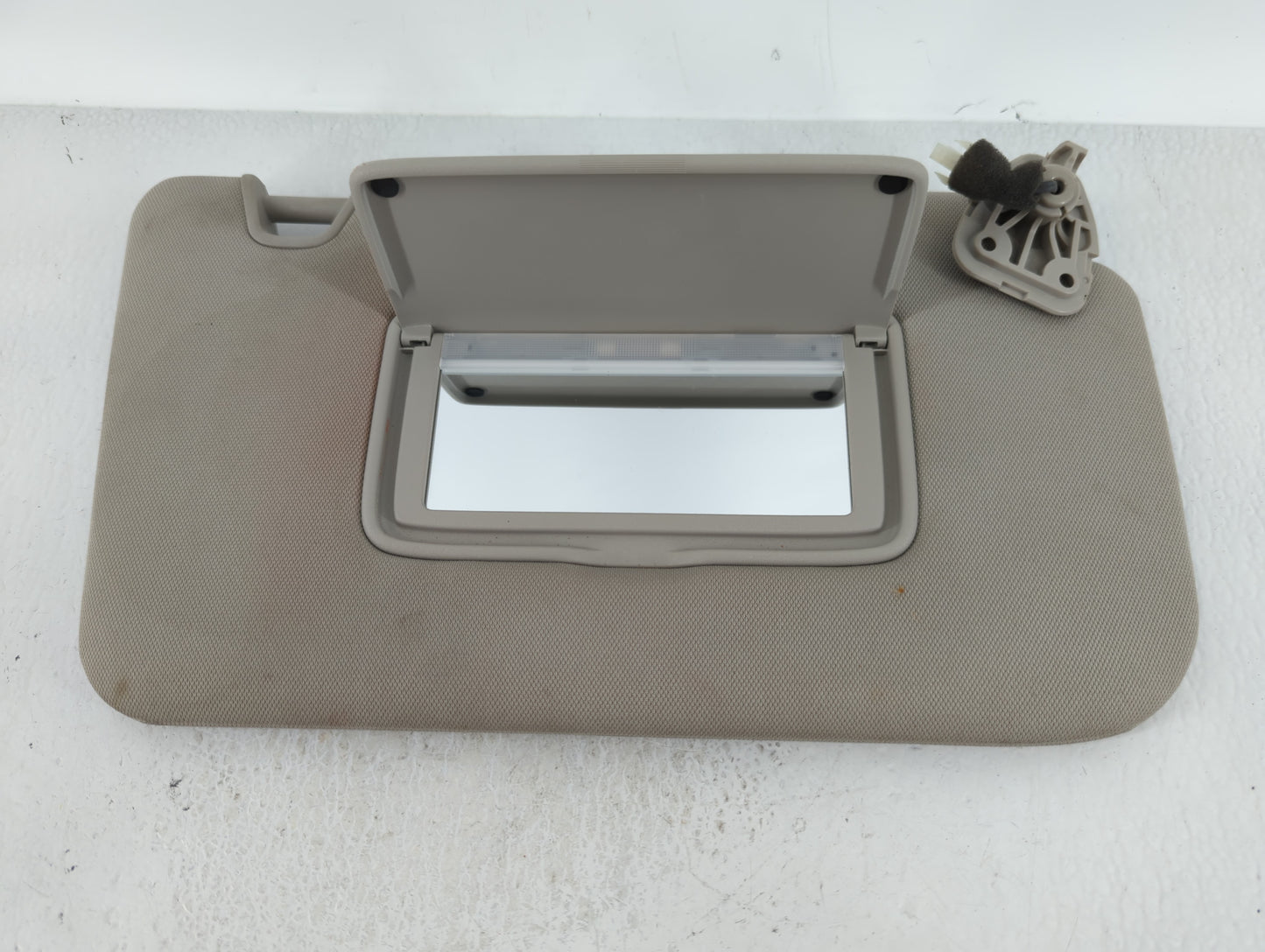 2018-2020 Nissan Rogue Sun Visor Shade Replacement Passenger Right Mirror Fits Fits 2018 2019 2020 OEM Used Auto Parts - Oem