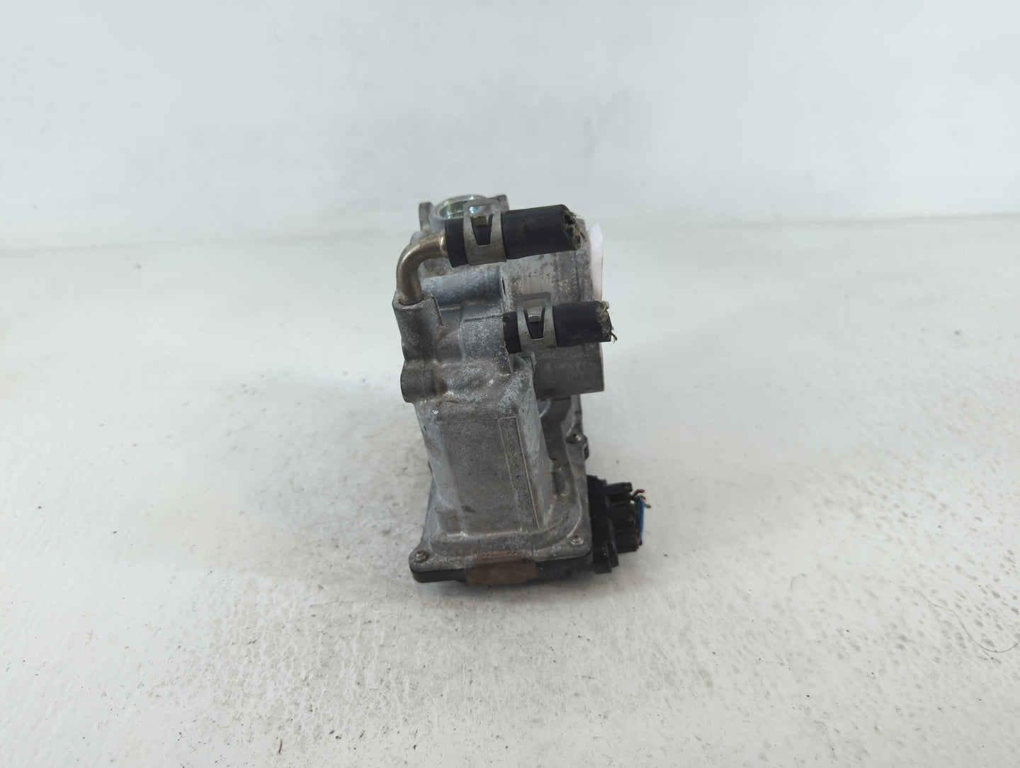 2014-2020 Nissan Rogue Throttle Body P/N:3TA60-01 C Fits Fits 2013 2014 2015 2016 2017 2018 2019 2020 OEM Used Auto Parts - 