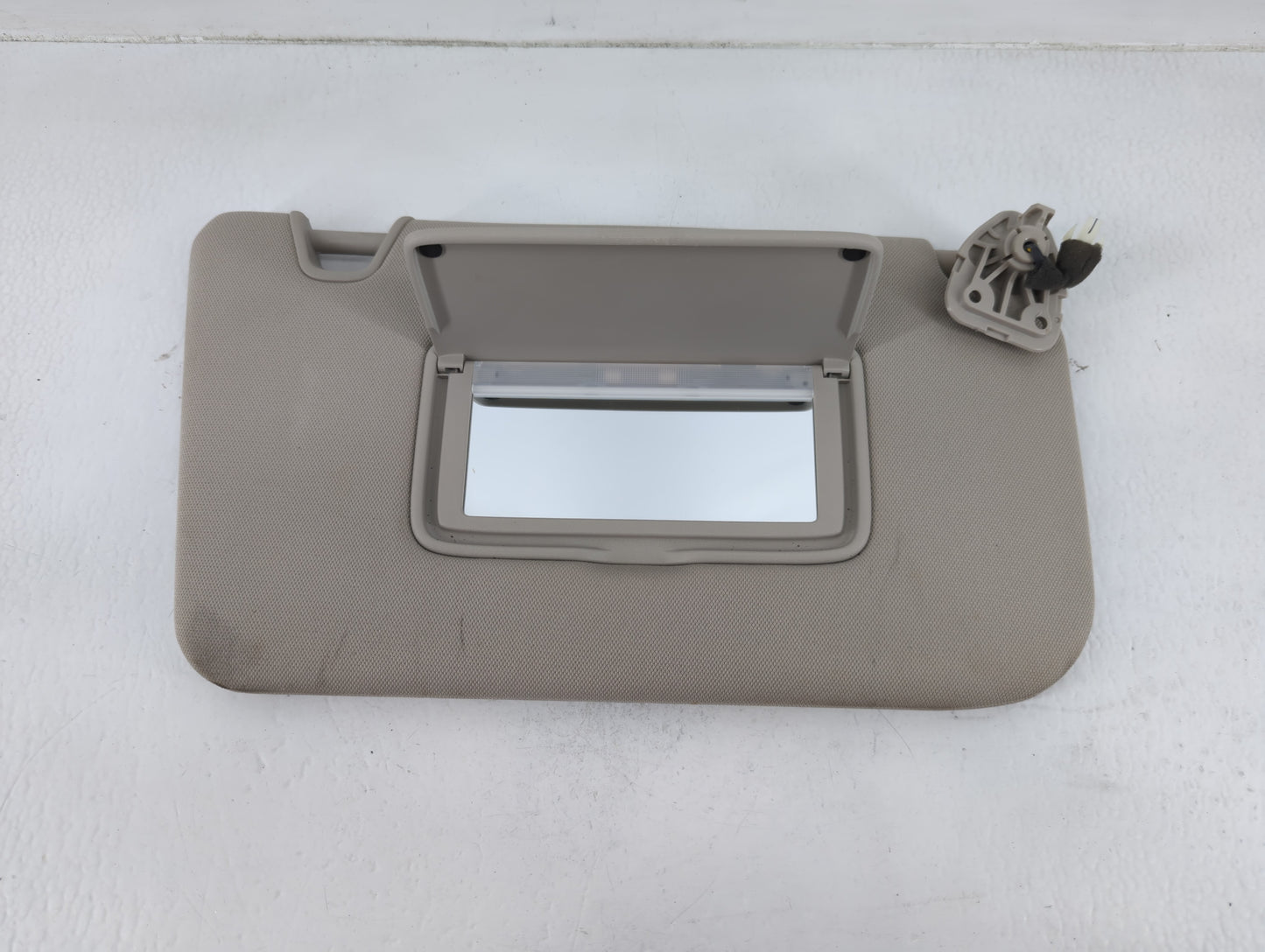 2018-2020 Nissan Rogue Sun Visor Shade Replacement Passenger Right Mirror Fits Fits 2018 2019 2020 OEM Used Auto Parts - Oem