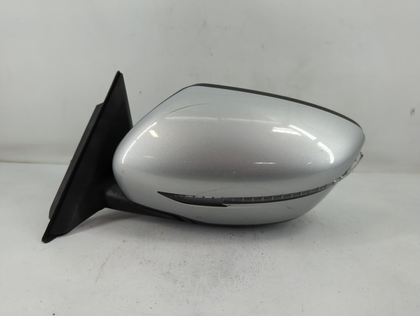 2017-2020 Nissan Rogue Driver Side View Mirror - Left Door Mirror OEM Used - Oemusedautoparts1.com