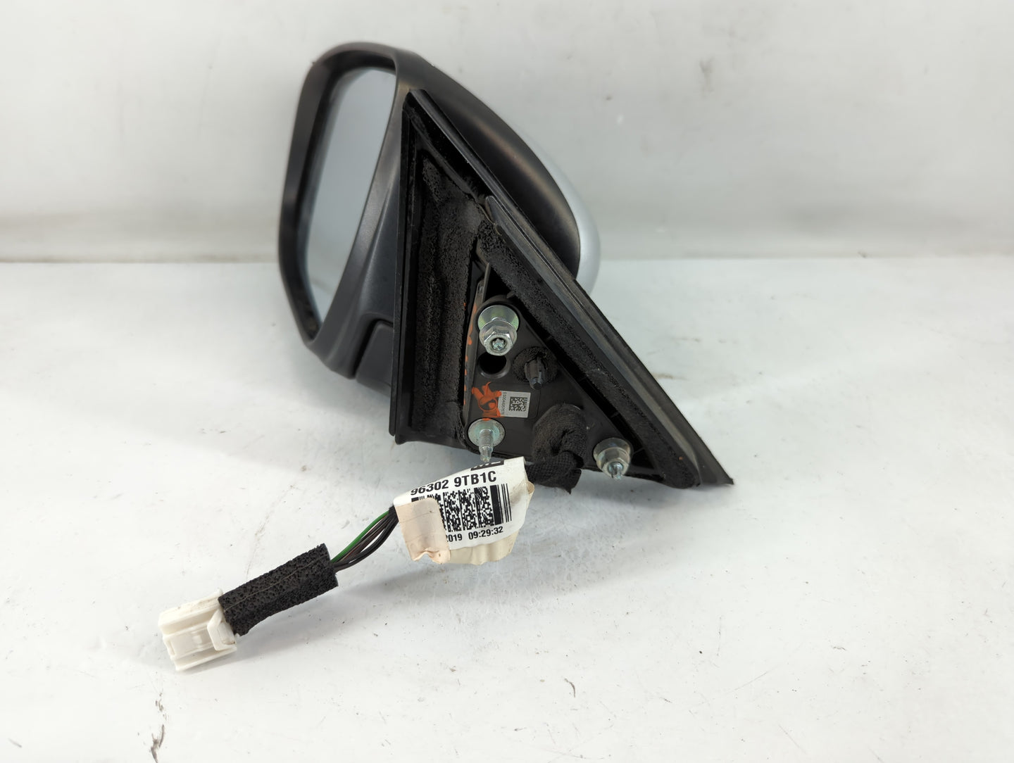 2017-2020 Nissan Rogue Driver Side View Mirror - Left Door Mirror OEM Used - Oemusedautoparts1.com