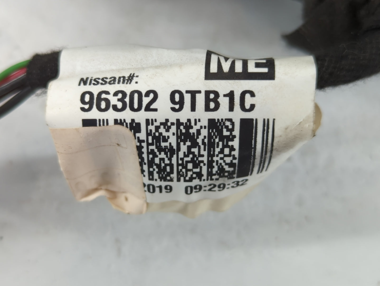 2017-2020 Nissan Rogue Driver Side View Mirror - Left Door Mirror OEM Used - Oemusedautoparts1.com