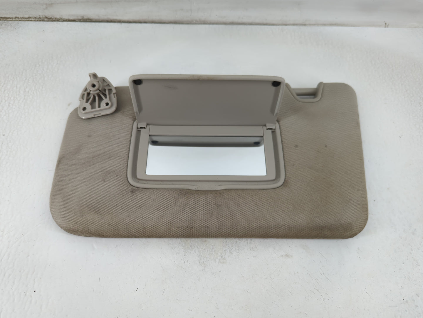 2018-2020 Nissan Rogue Sun Visor Shade Replacement Passenger Right Mirror Fits Fits 2018 2019 2020 OEM Used Auto Parts - Oem
