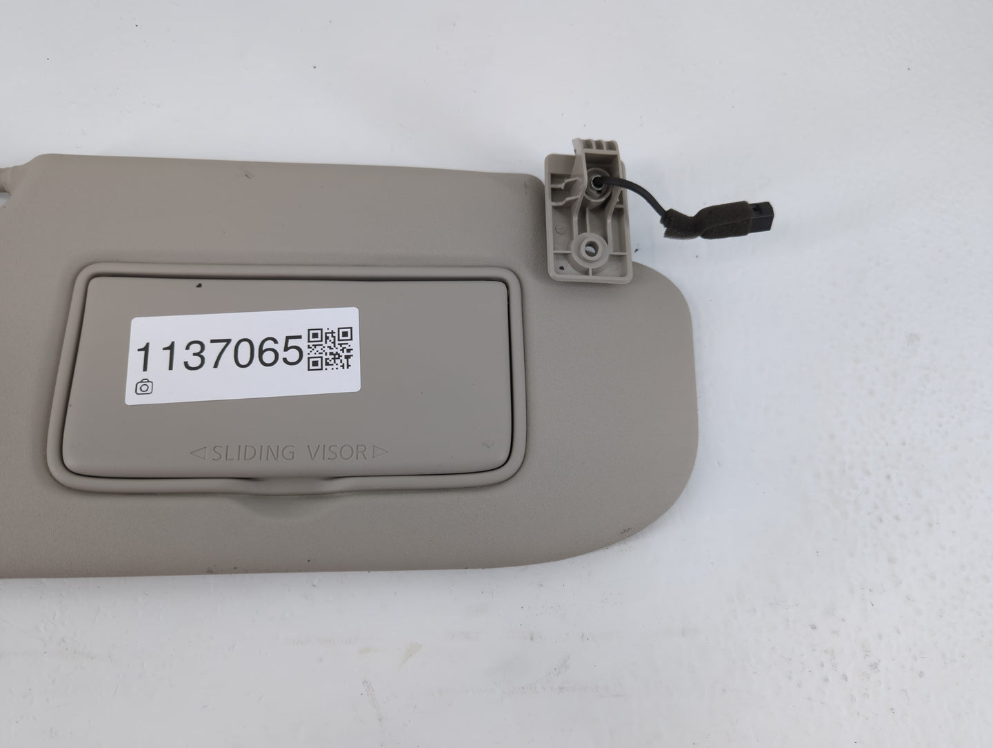 2019-2022 Nissan Rogue Sport Sun Visor Shade Replacement Driver Left Mirror Fits Fits 2019 2020 2021 2022 OEM Used Auto Part