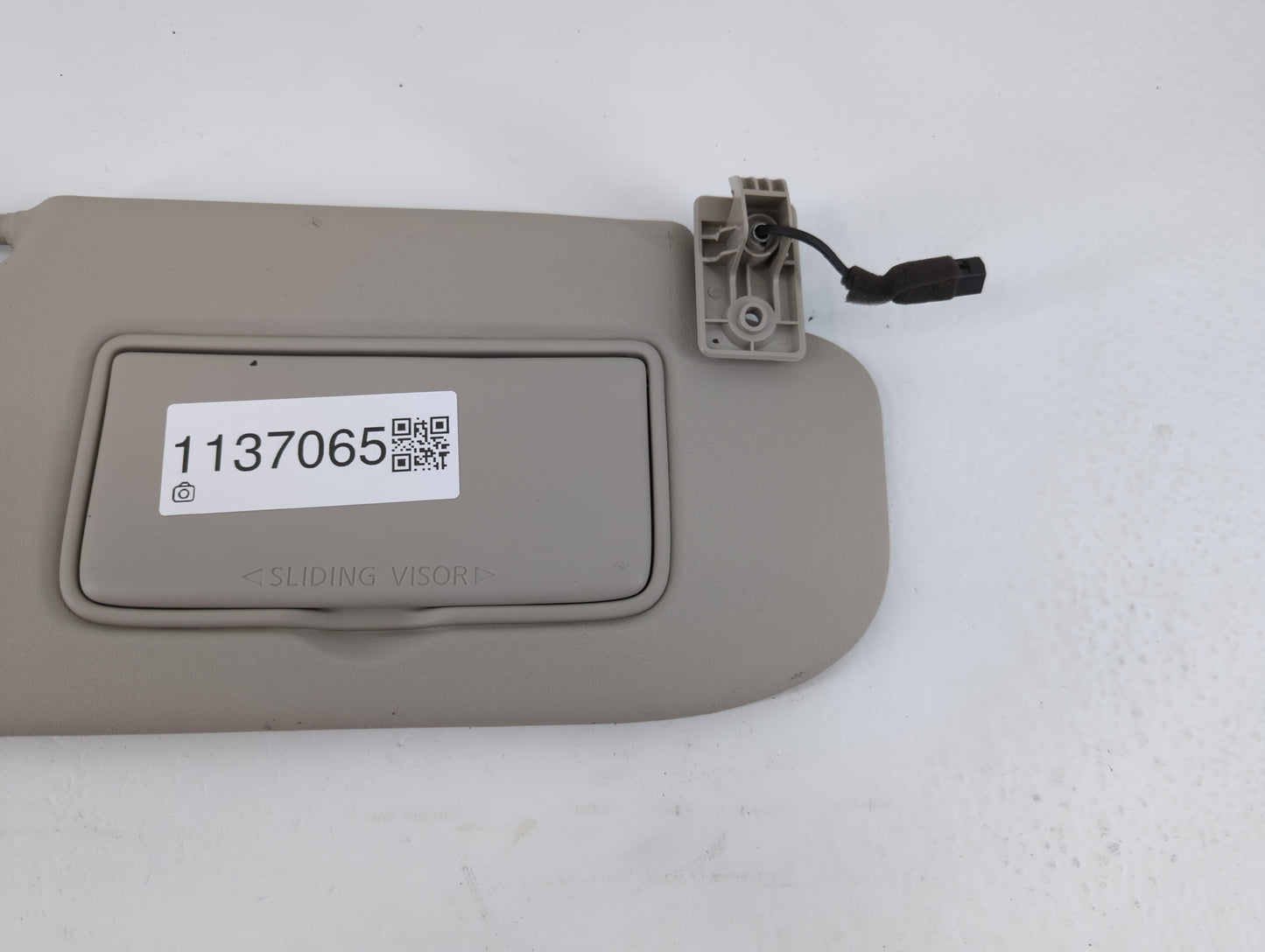 2019-2022 Nissan Rogue Sport Sun Visor Shade Replacement Driver Left Mirror Fits Fits 2019 2020 2021 2022 OEM Used Auto Part