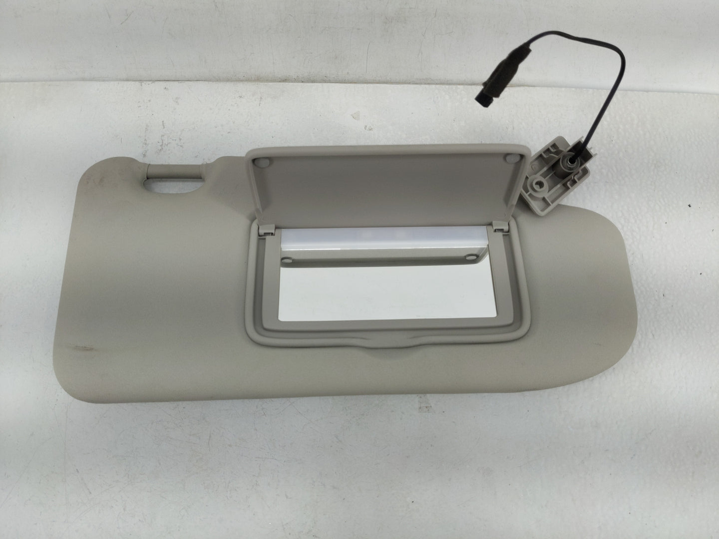 2019-2022 Nissan Rogue Sport Sun Visor Shade Replacement Passenger Right Mirror Fits Fits 2019 2020 2021 2022 OEM Used Auto 