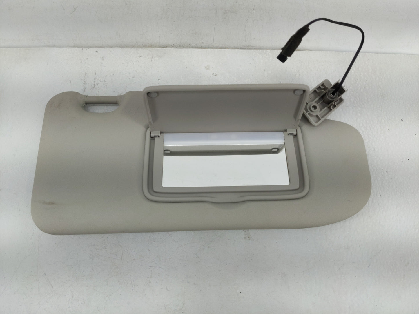 2019-2022 Nissan Rogue Sport Sun Visor Shade Replacement Passenger Right Mirror Fits Fits 2019 2020 2021 2022 OEM Used Auto 